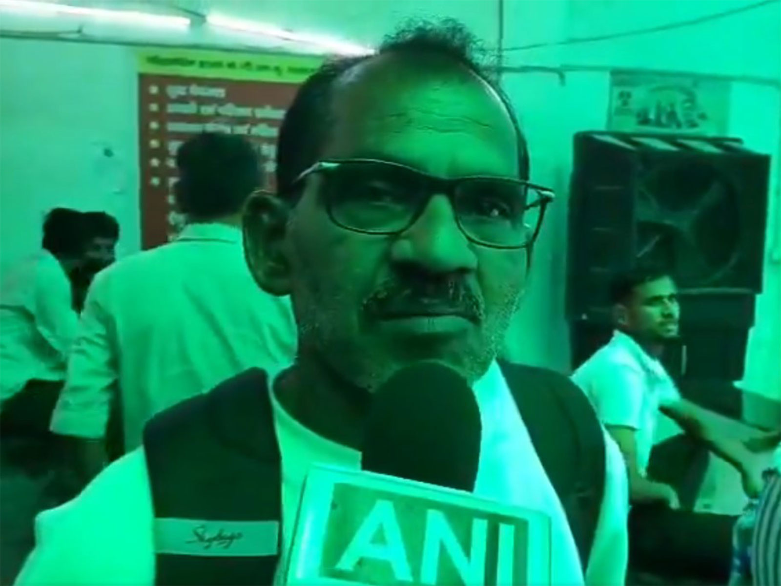 Vishwanath Samanta, father of tje 29-year-old Anamika who died in a building that caught fire in Aliganj, Lucknow  on June 22, 2026 (Photo/ANI)