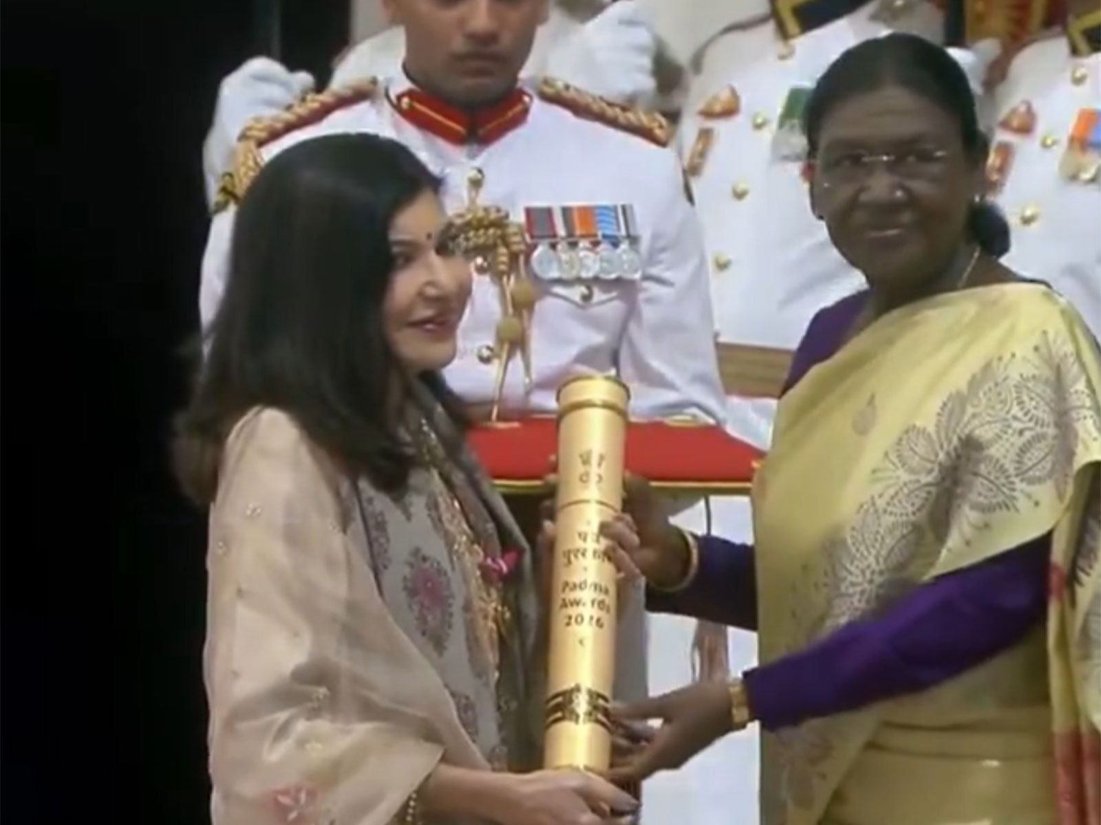 President Murmu confers Alka Yagnik with Padma Bhushan 