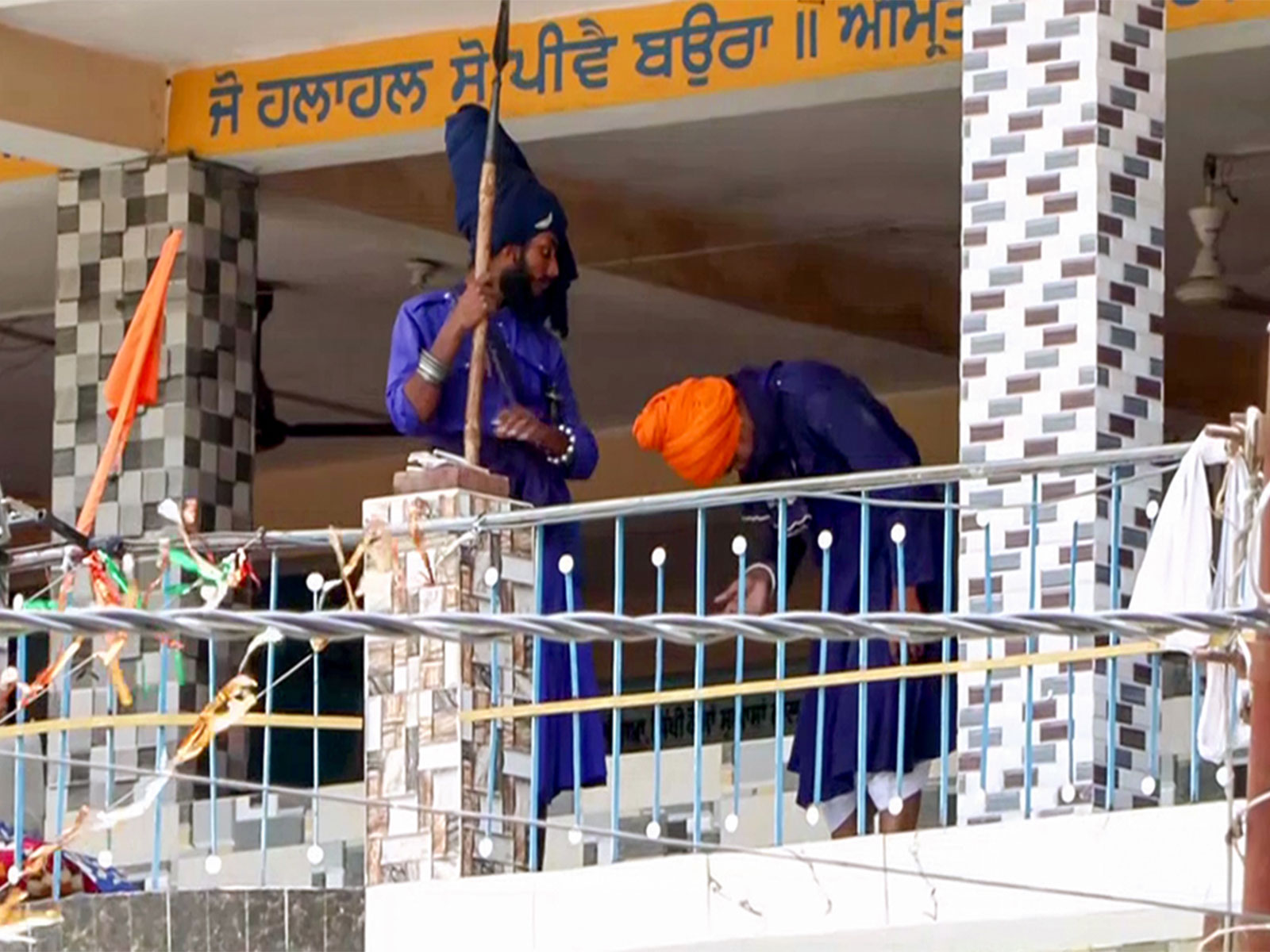 A group of Nihang Sikhs arrive at the Gurdwara to persuade the Nihangs staying inside to comply (Photo/ANI)