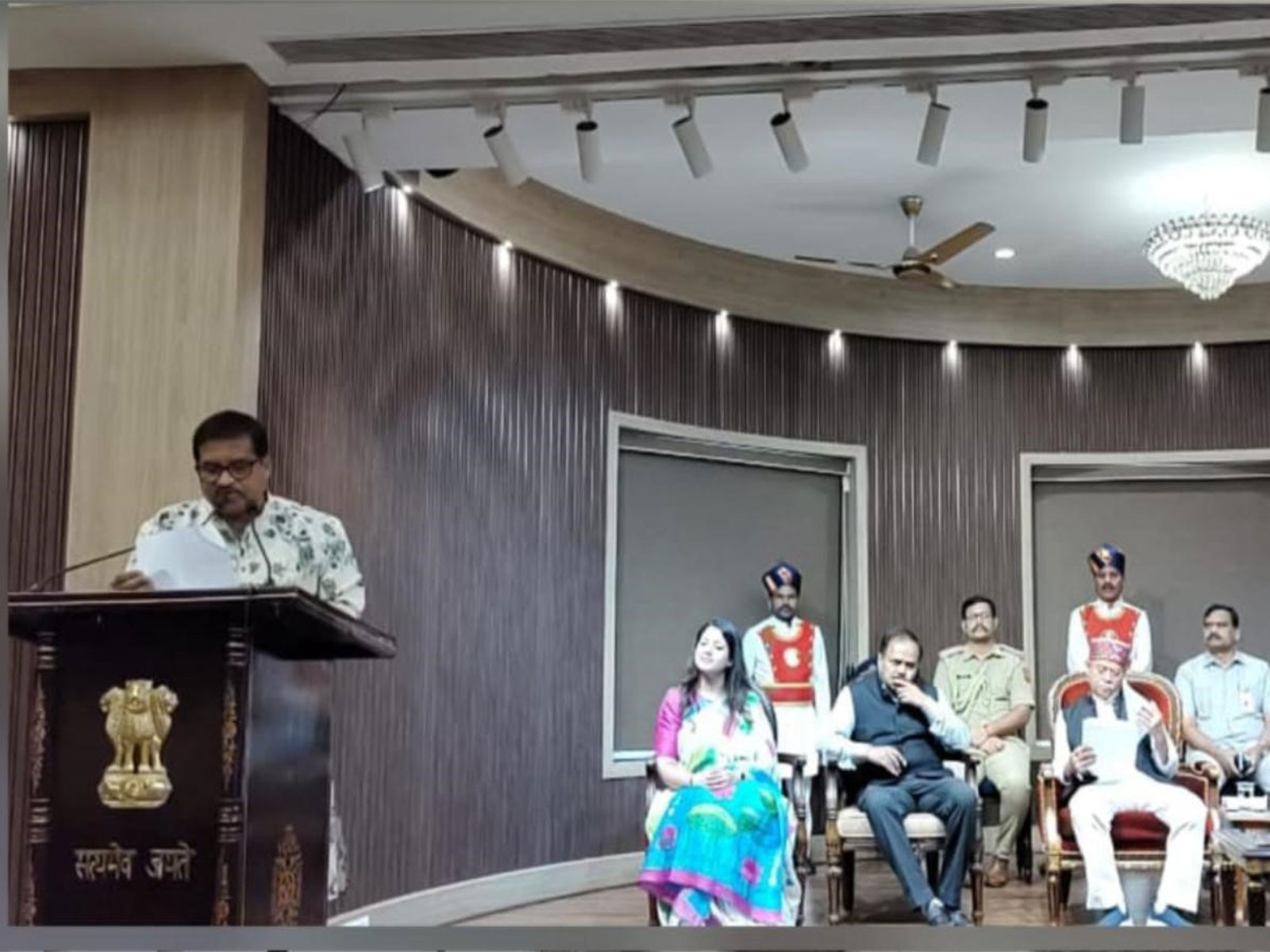 Lok Bhavan Telangana celebrated West Bengal Foundation Day. Governor Shri Shiv Pratap Shukla was felicitated by Abhijeeth Bhattacharjee.