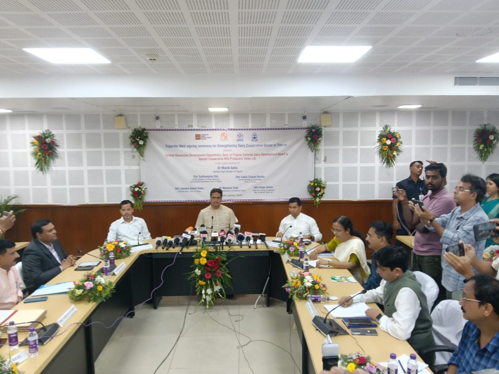 Tripura signs landmark tripartite MoU with NDDB (Photo/ANI)