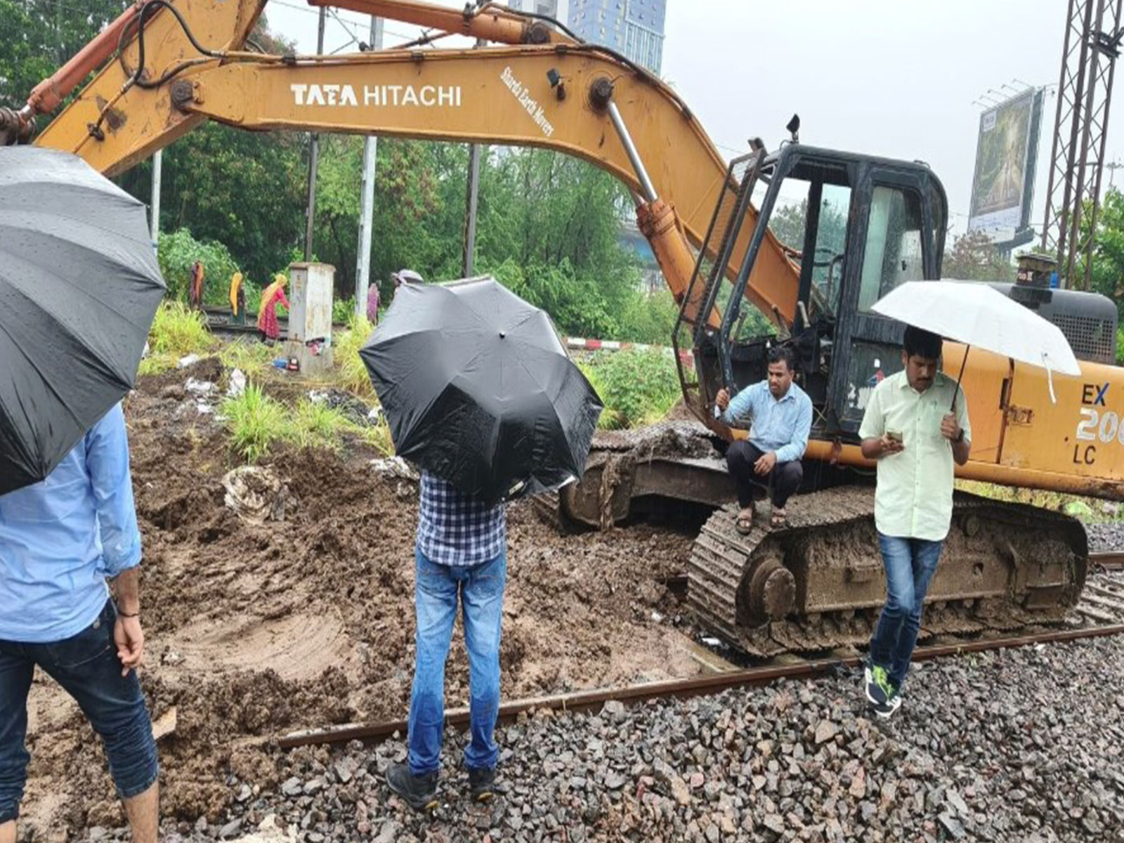 Track damage at Trans Harbour line in Mumbai (Photo/Central Railway)