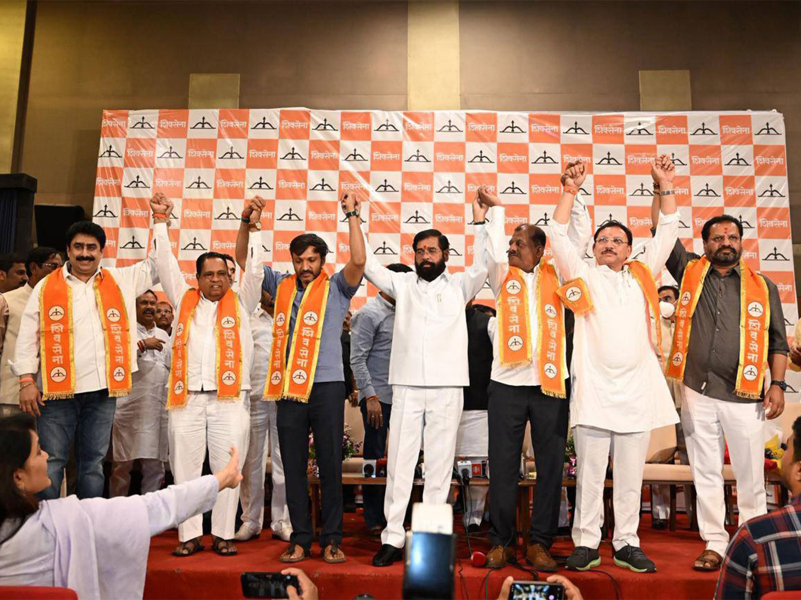 6 UBT Sena MPs after joining Shiv Sena (Photo/ANI)