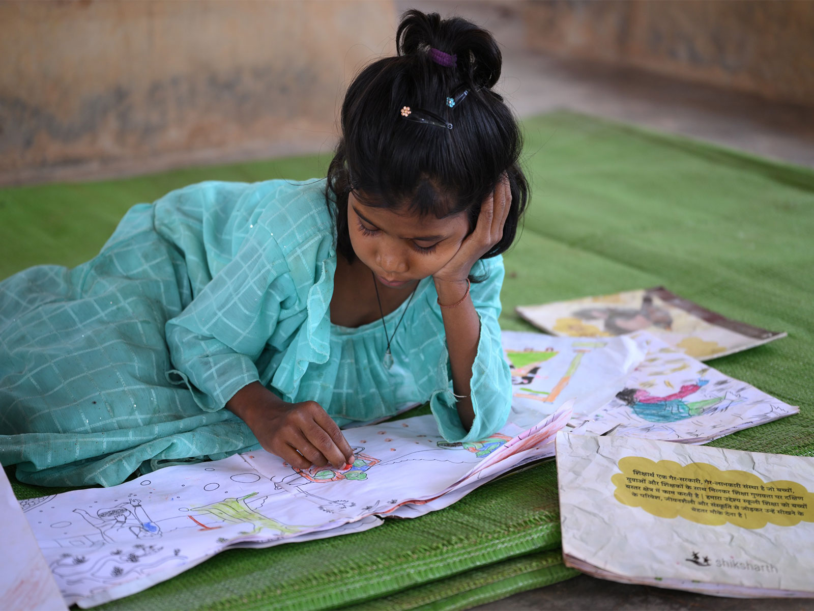 Girl drawing under  'School Keinta' campaign, (Photo/ANI)