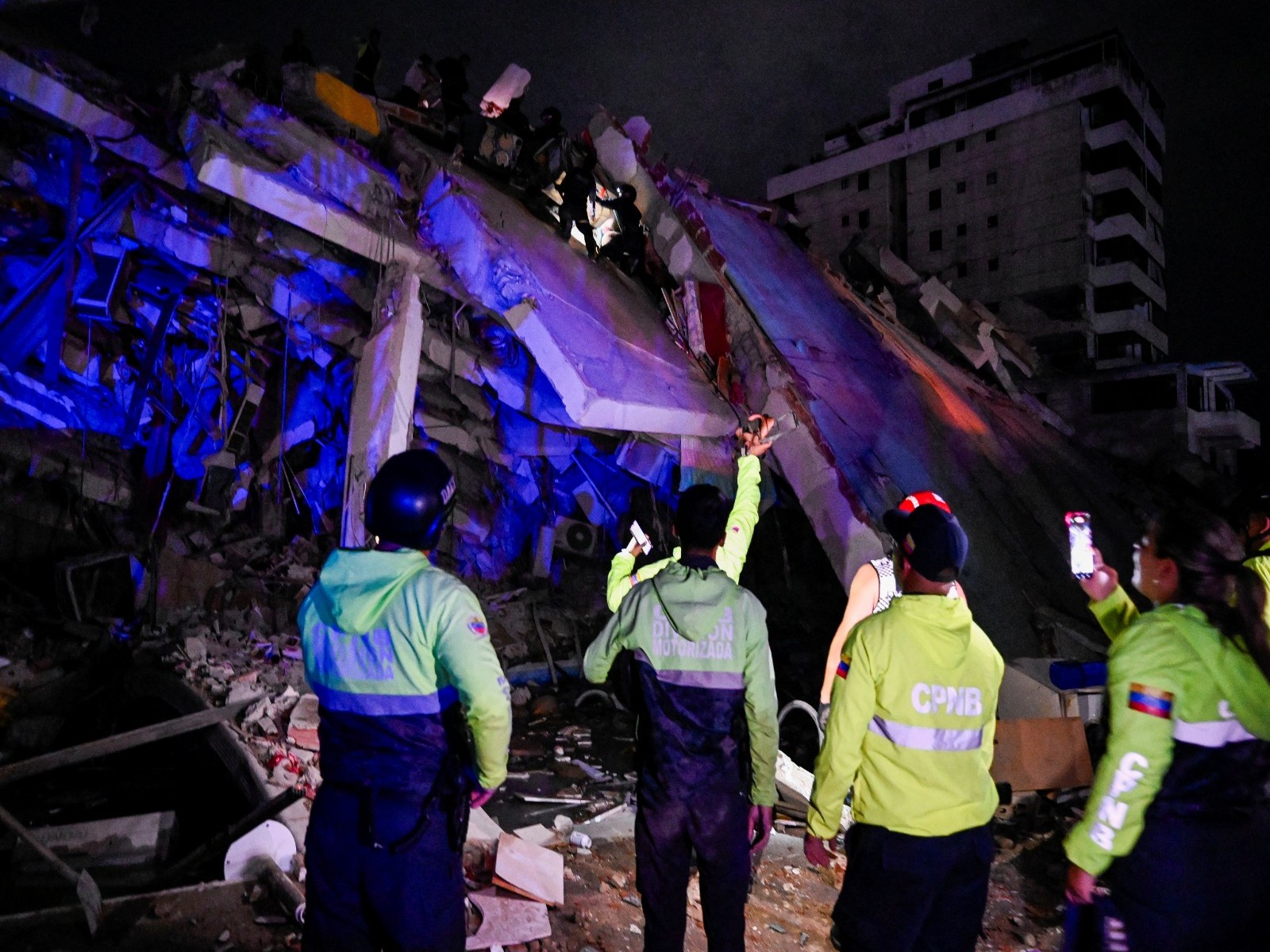Two powerful earthquakes struck the same area near Venezuela's capital Caracas  (Photo/Reuters)