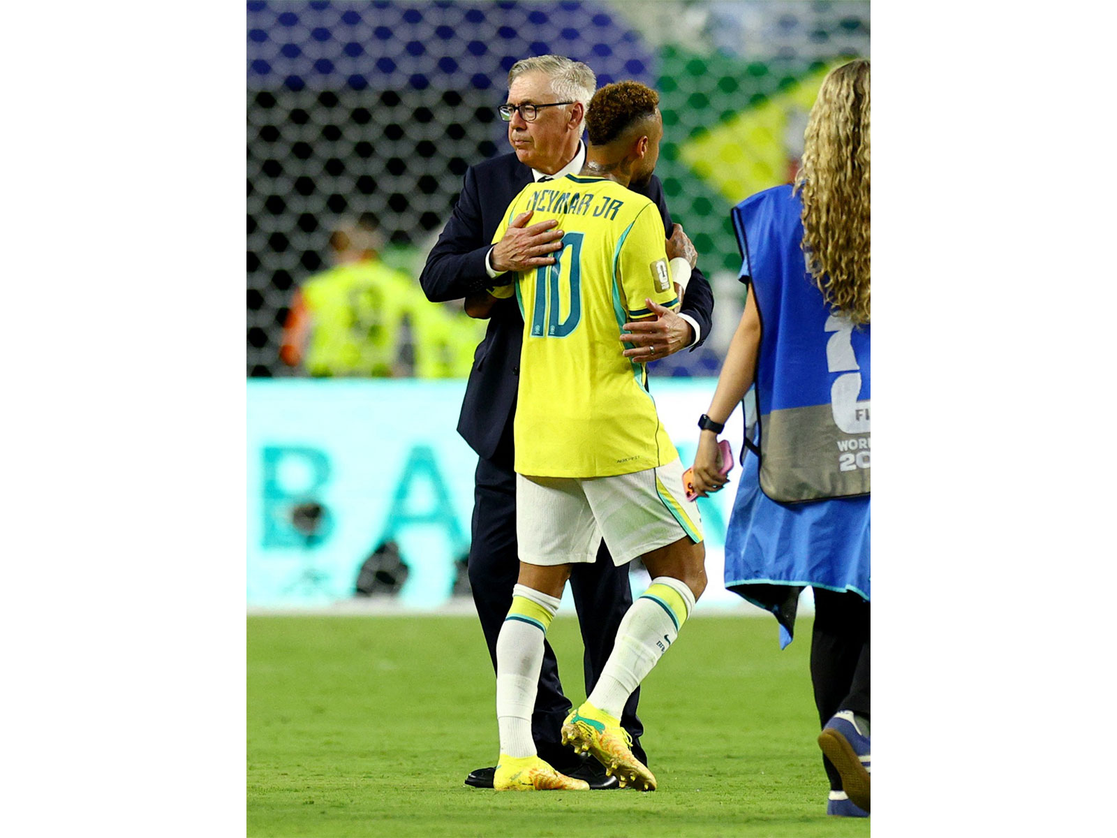 Brazil coach Carlo Ancelotti and Neymar Jr. celebrate after the match (Photo: IMAGN IMAGES via Reuters)