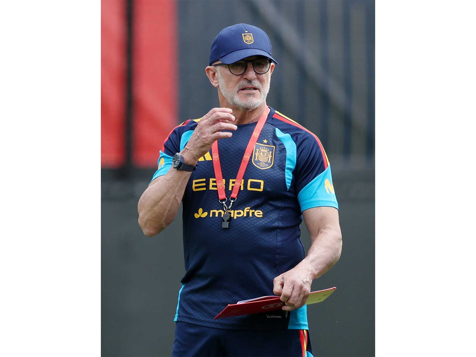 Spain coach Luis De La Fuente (Photo: IMAGN IMAGES via Reuters)