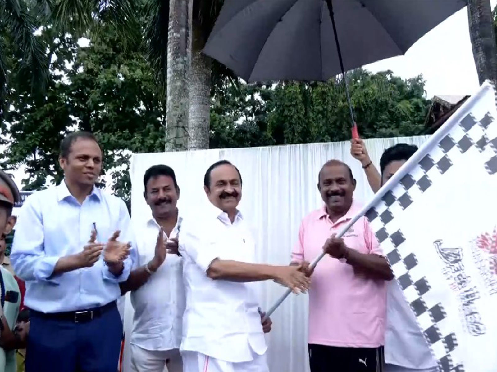Keralam CM Satheeshan flags off anti-drug awareness rally (Photo/ANI)