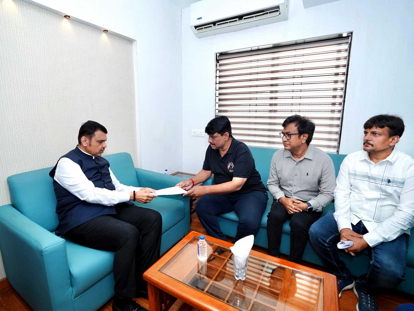 Father of Ketan Agarwal met Maharashtra Chief Minister Devendra Fadnavis (Photo/X@CMOMaharashtra)
