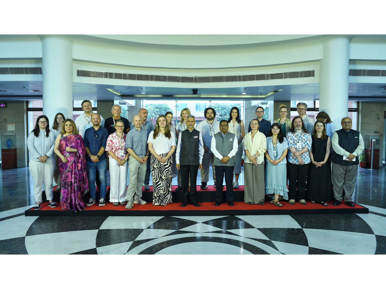 Jaishankar interacts with journalists from European countries (Photo/X@DrSJaishankar)