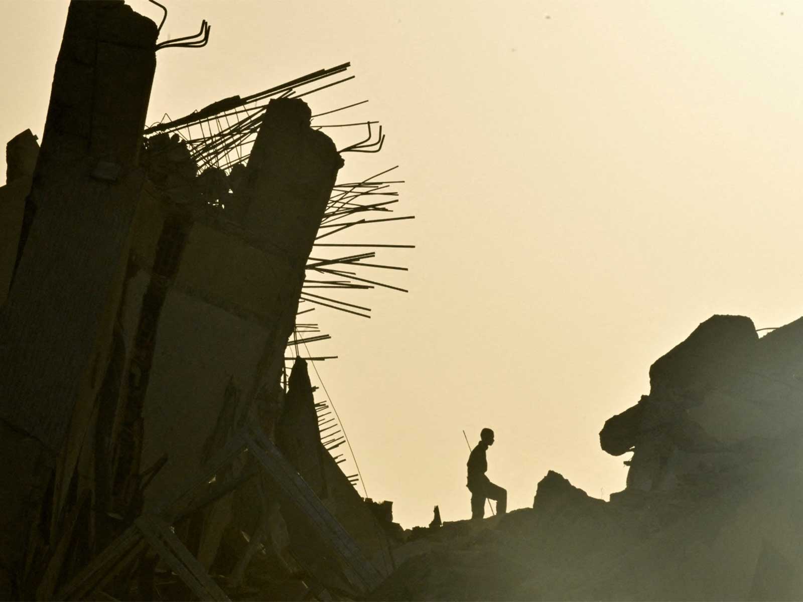 A person amidst the remains of a damaged building, in the aftermath of earthquakes in La Guaira, Venezuela (Photo/Reuters)