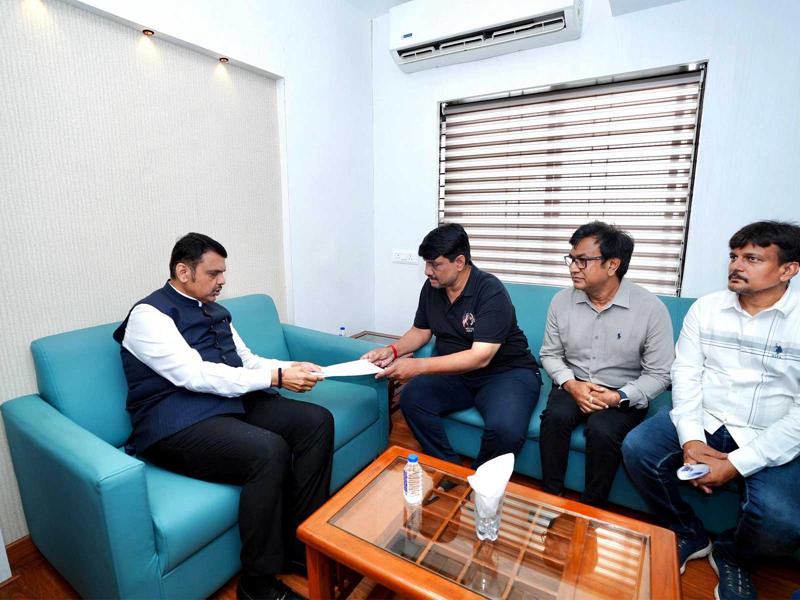 Father of Ketan Agarwal met Maharashtra Chief Minister Devendra Fadnavis (Photo/X@CMOMaharashtra)