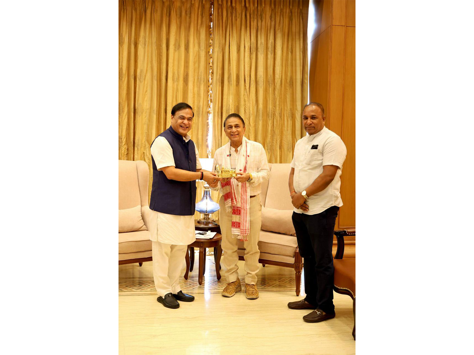Assam CM Himanta Biswa Sarma (L) with Sunil Gavaskar (M) and BCCI Secretary Devajit Saikia. (Photo: Asam CMO)