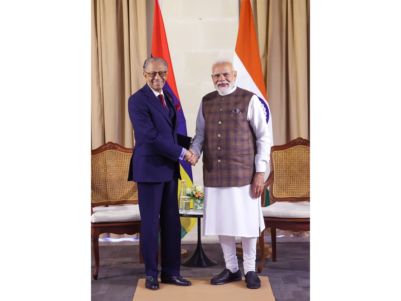 Prime Minister Narendra Modi with Mauritius PM Navinchandra Ramgoolam (Photo/X@NarendraModi)