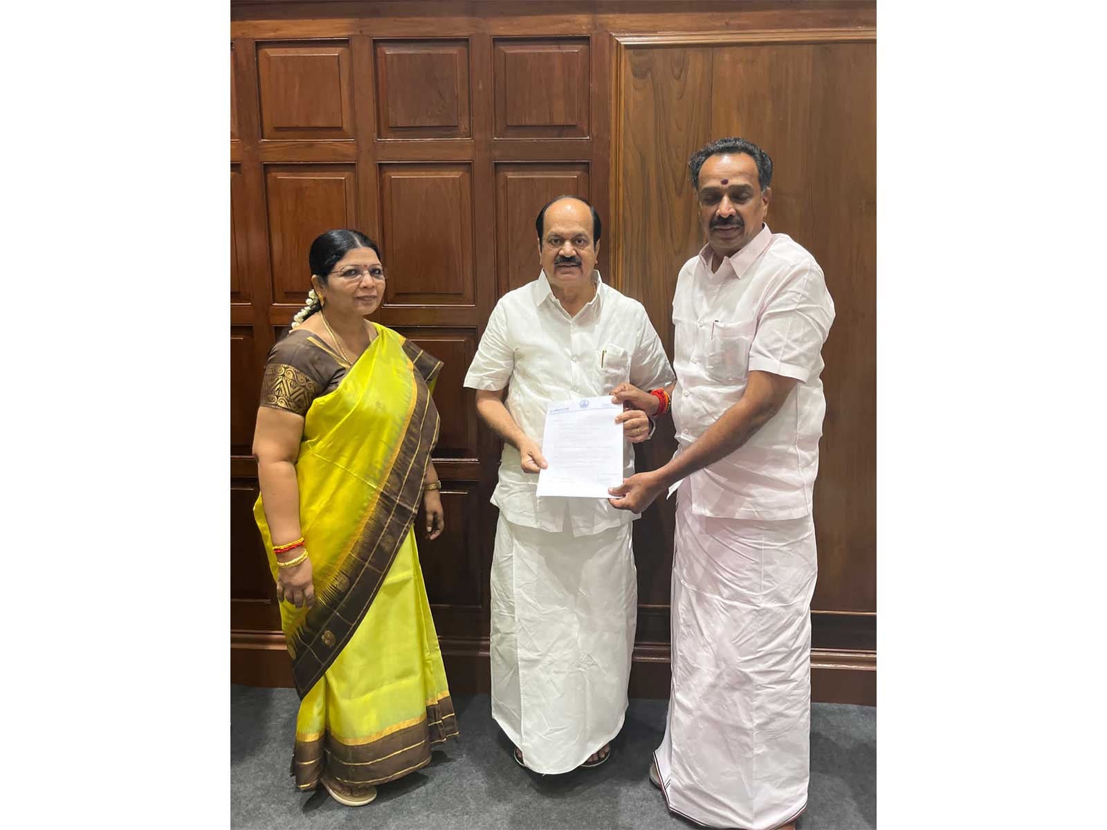 MR Vijayabaskar submitting his resignation as MLA to Tamil Nadu Assembly Speaker JCD Prabakaran (Photo/ANI)