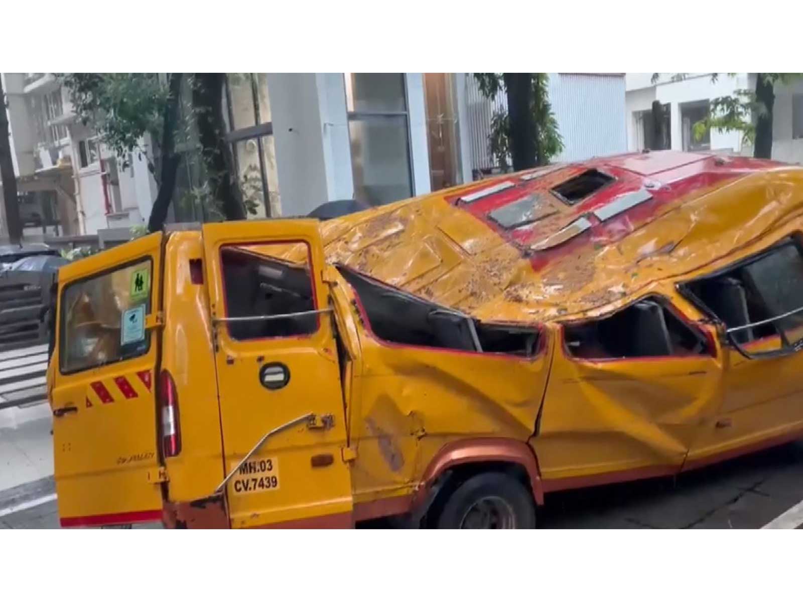 11-year-old dies after tree falls on school bus in Mumbai's Chembur (File Photo/ANI)