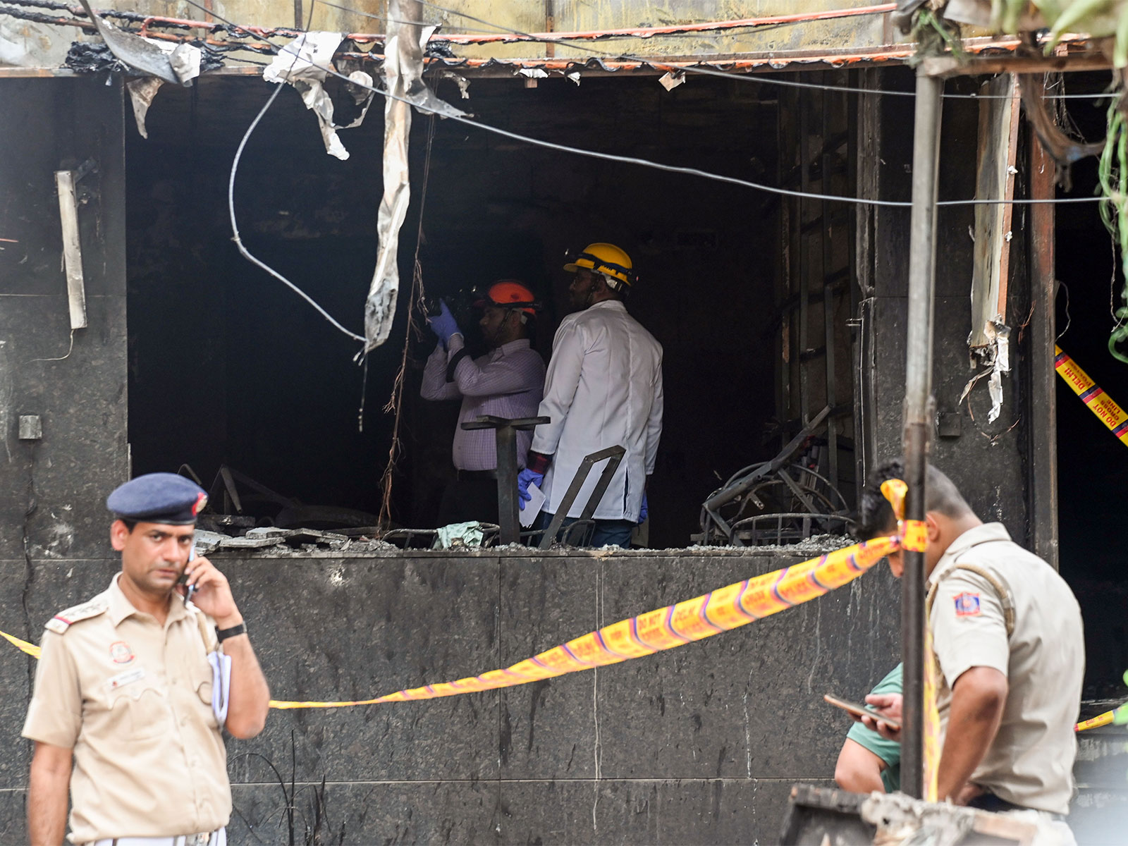 Delhi Police and other authorities investigate Malviya Nagar fire incident spot (Photo/ANI) 