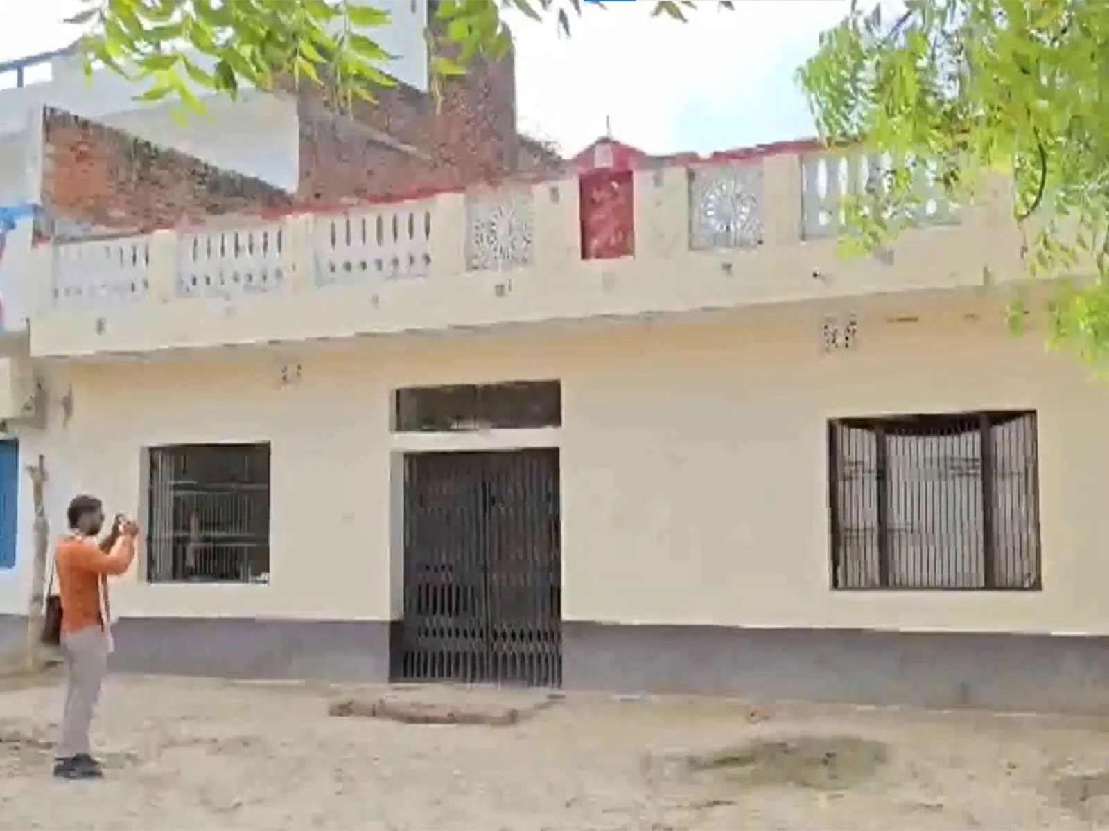 Police perform a search operation at the ancestral home of Karunesh Pandey (Photo/ANI)