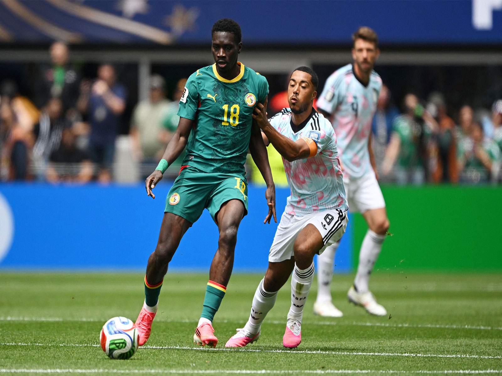 Soccer Football - FIFA World Cup 2026 - Round of 32 - Belgium v Senegal - Seattle Stadium, Seattle, Washington, U.S. - July 1, 2026 Senegal's Ismaila Sarr in action with Belgium's Youri Tielemans Photo: IMAGN IMAGES via Reuters/Troy Wayrynen)