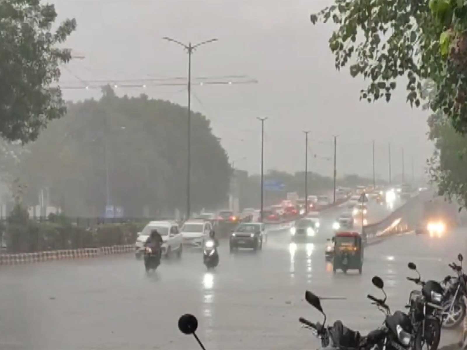 Visuals from Mahatma Gandhi Marg (Photo/ANI)