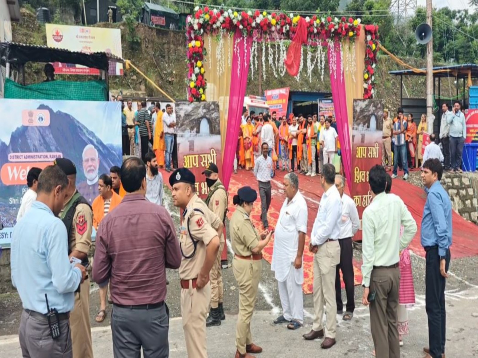 Visual of first batch of Shri Amarnath Ji Yatra pilgrims received at Chanderkote (Photo/ANI)