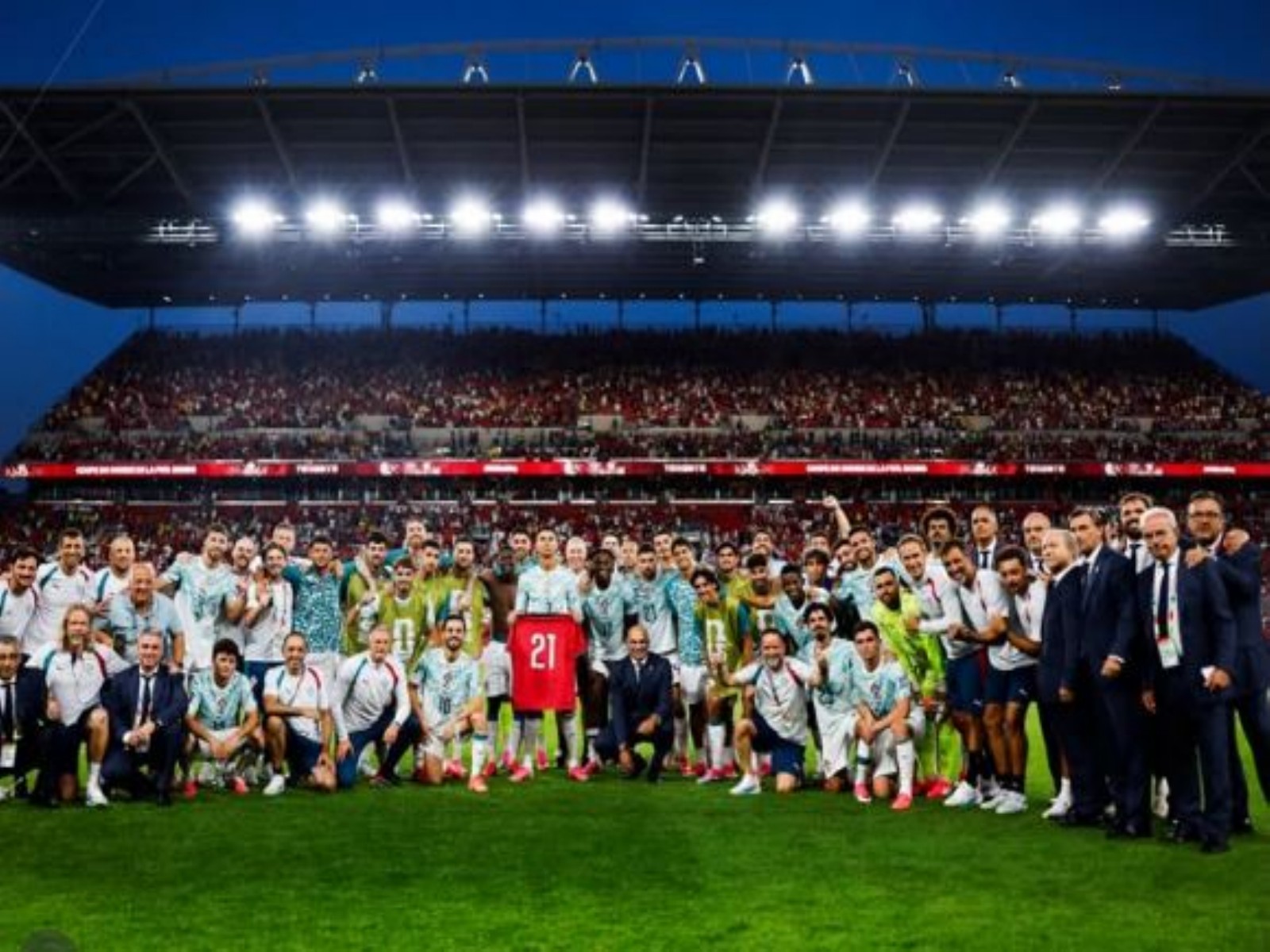 Cristiano Ronaldo and Portugal squad members pay tribute to late Diogo Jota after qualifying for the Round of 16 (Photo: Instagram/cristiano)
