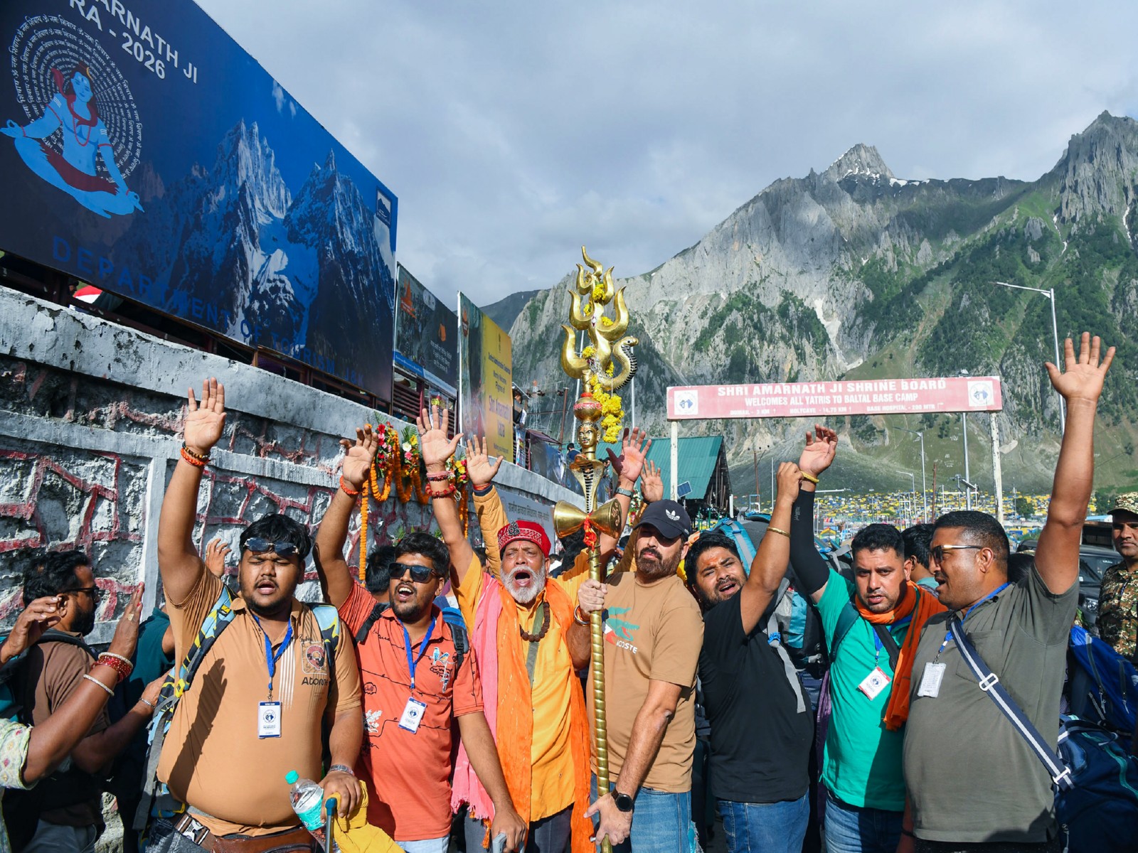 Pilgrims participate in Amarnath Yatra (Photo/ANI)