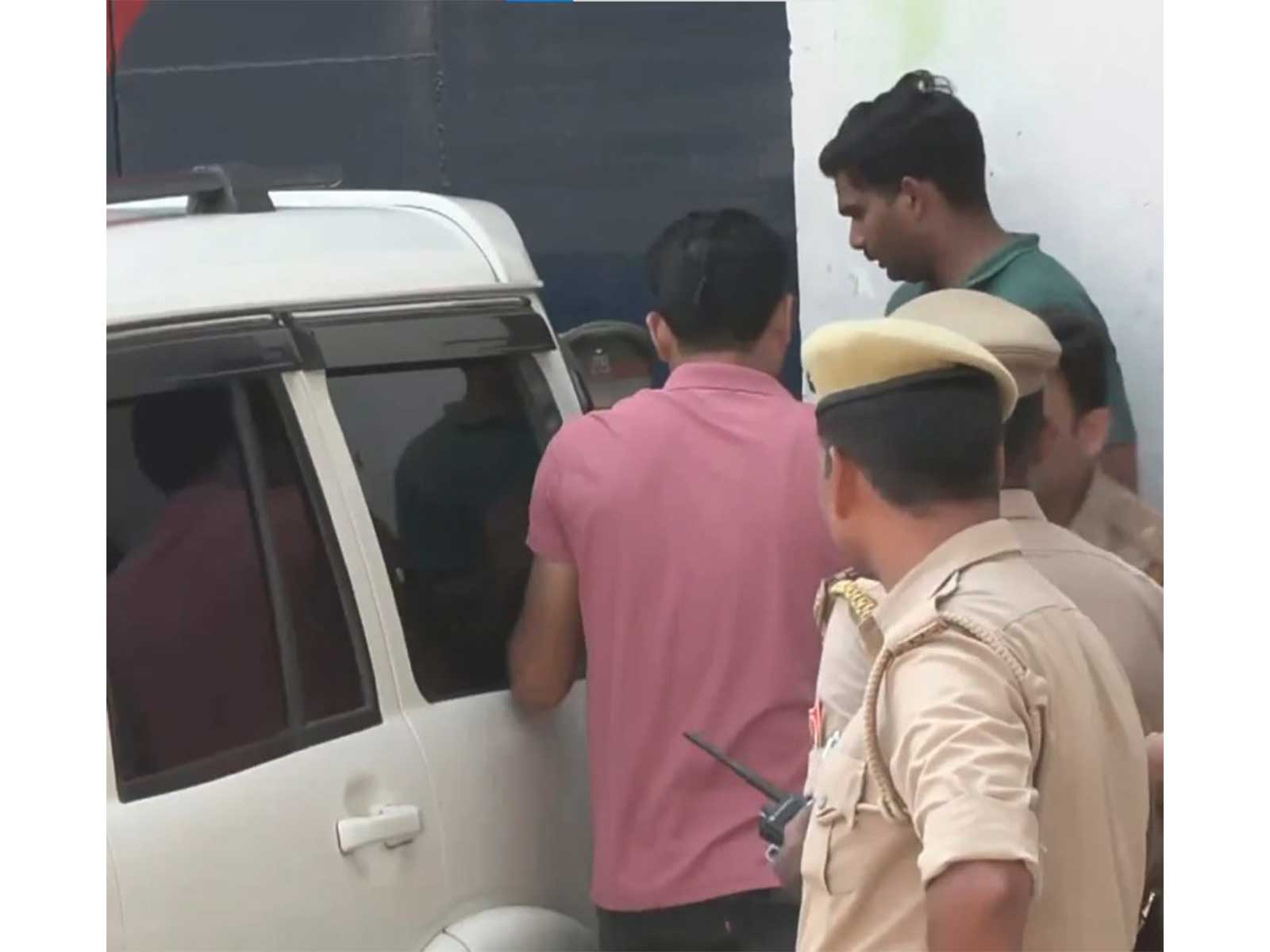 Police takes Avinash Shukla from Ayodhya District Jail (Photo/ANI)