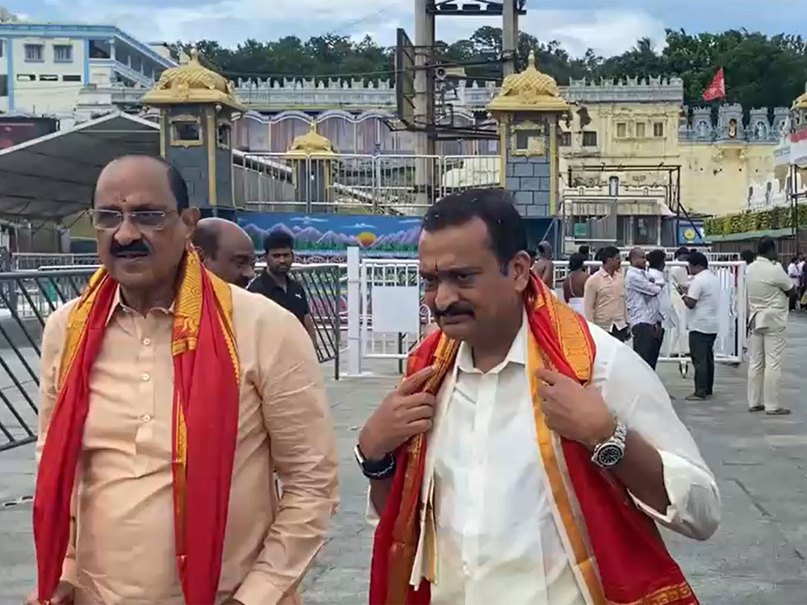 MLA Kamineni Srinivas, Telugu actor and producer Bandla Ganesh (Photo/ANI) 