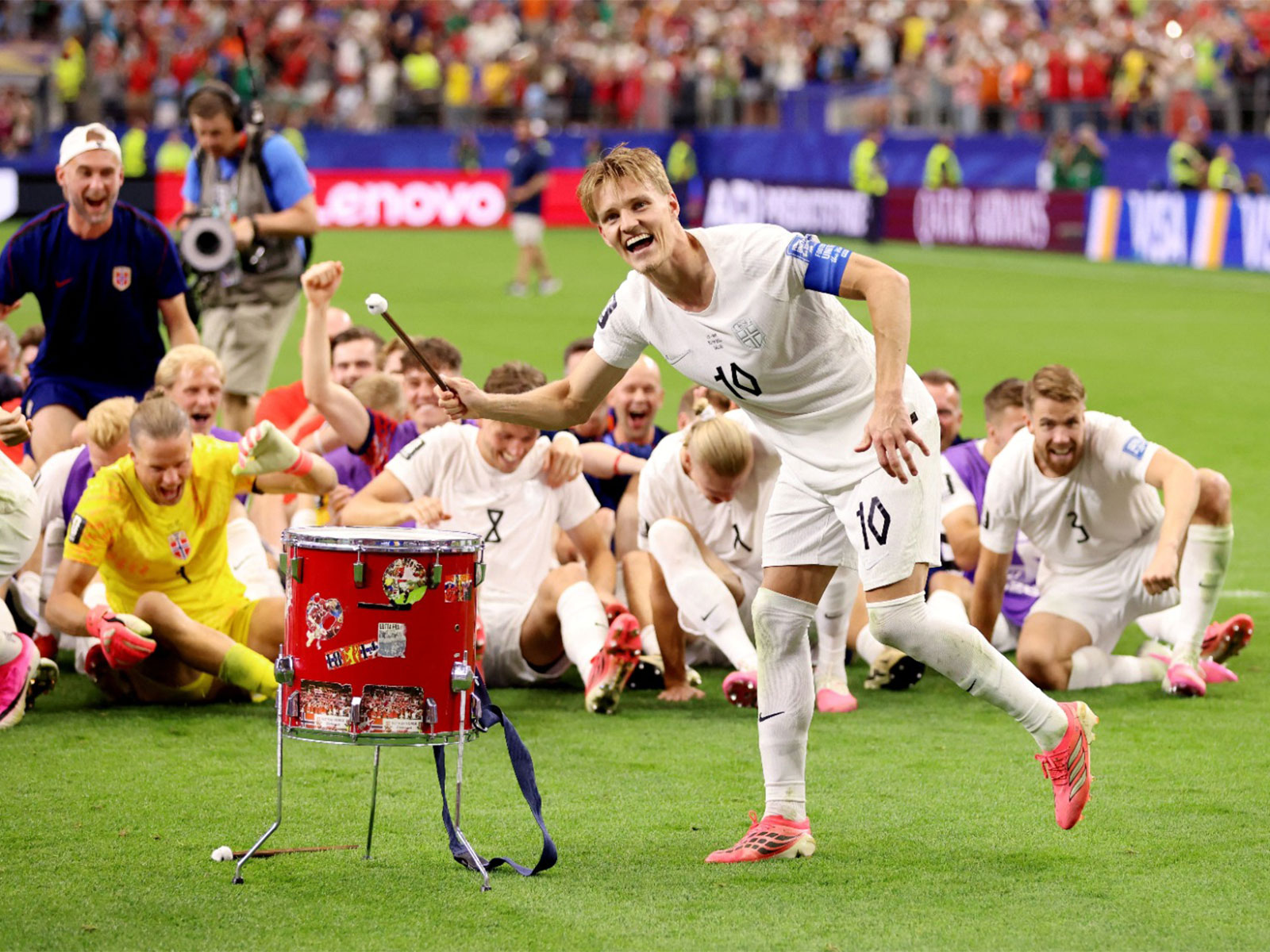 Norway's Martin Odegaard plays the drum as the players do the 'Viking Row' (Photo: IMAGN IMAGES via Reuters)