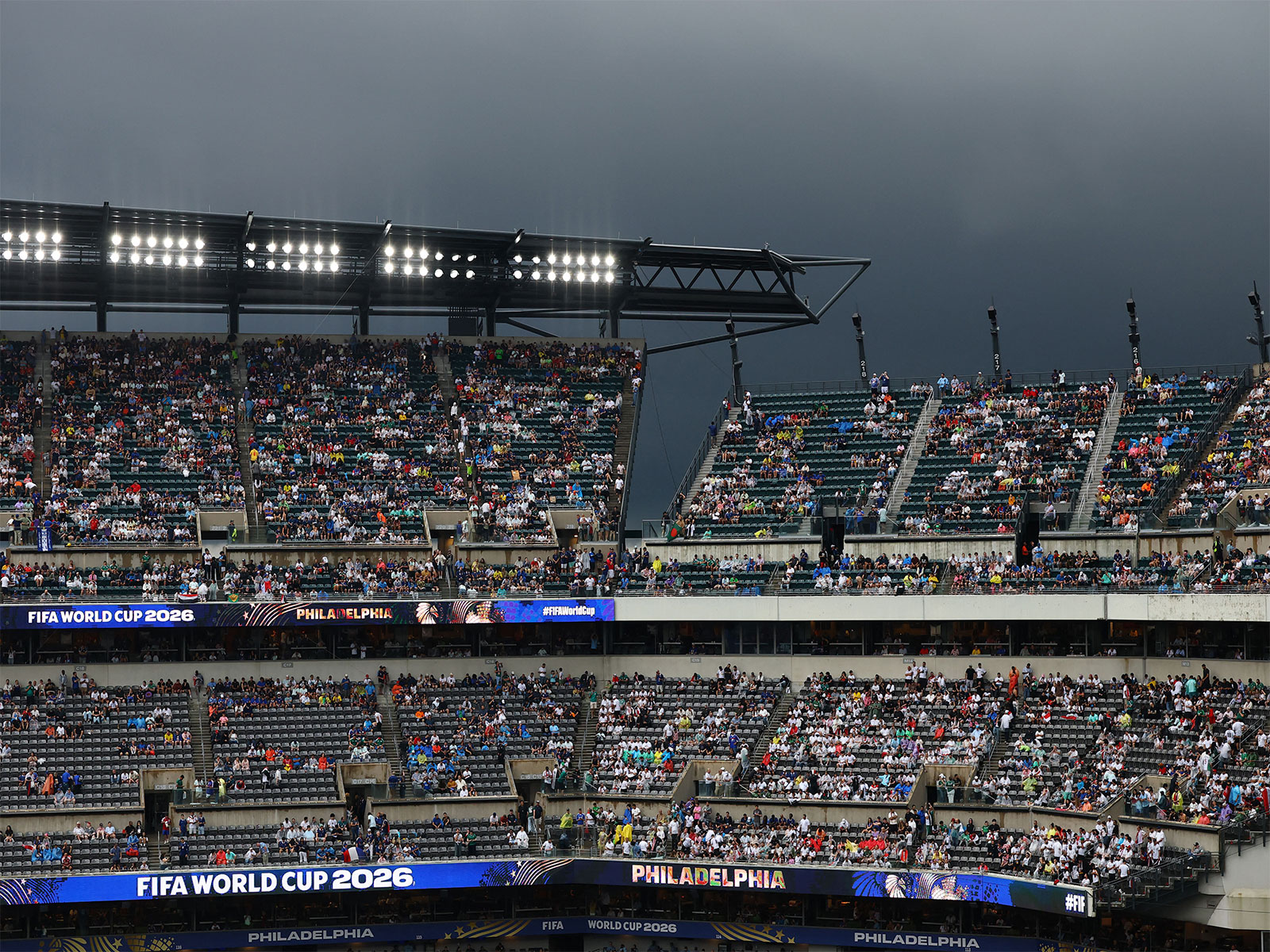 Soccer Football - FIFA World Cup 2026 - Group I - France v Iraq - Philadelphia Stadium, Philadelphia, Pennsylvania, U.S. - June 22, 2026 Fans return to the stands as the second half is delayed due to severe weather (Photo: REUTERS/Bernadett Szabo)