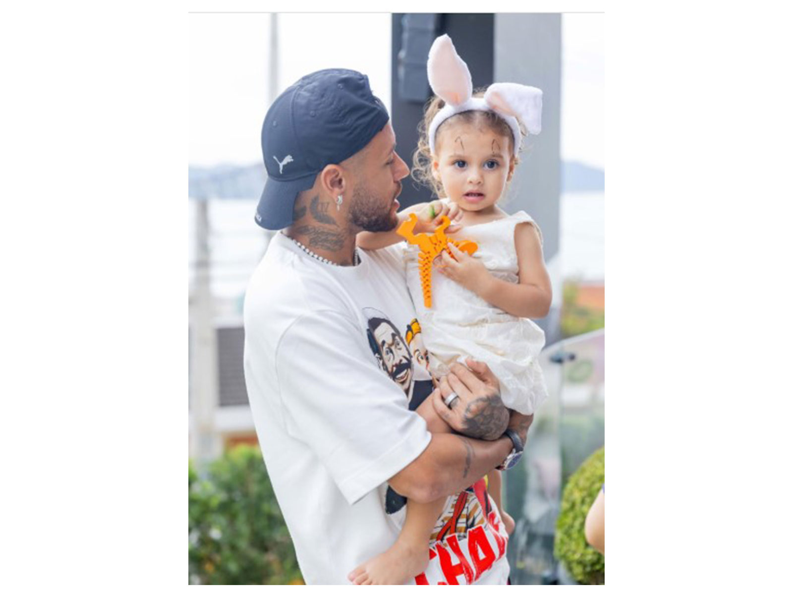 Neymar with daughter Helena. (Photo: @neymarjr X)