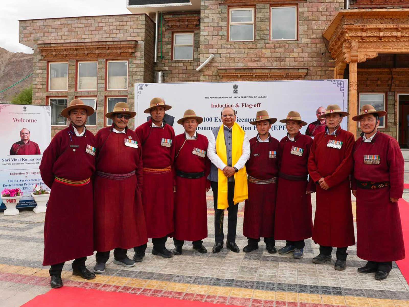 Ladakh LG VK Saxena with Environment Protection Force personnel (Photo/@lg_ladakh)