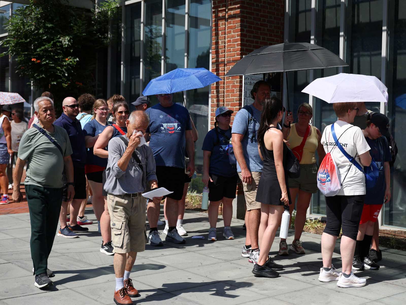 People wait in line to view the Liberty Bell at Independence National Historical Park amid a heatwave in Philadelphia, Pennsylvania (Photo/Reuters)