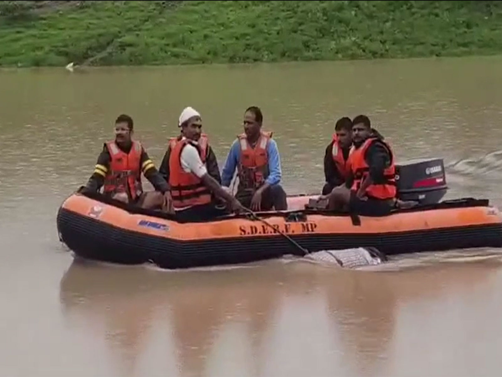 Rescue team recovered the body (Photo/ANI) 