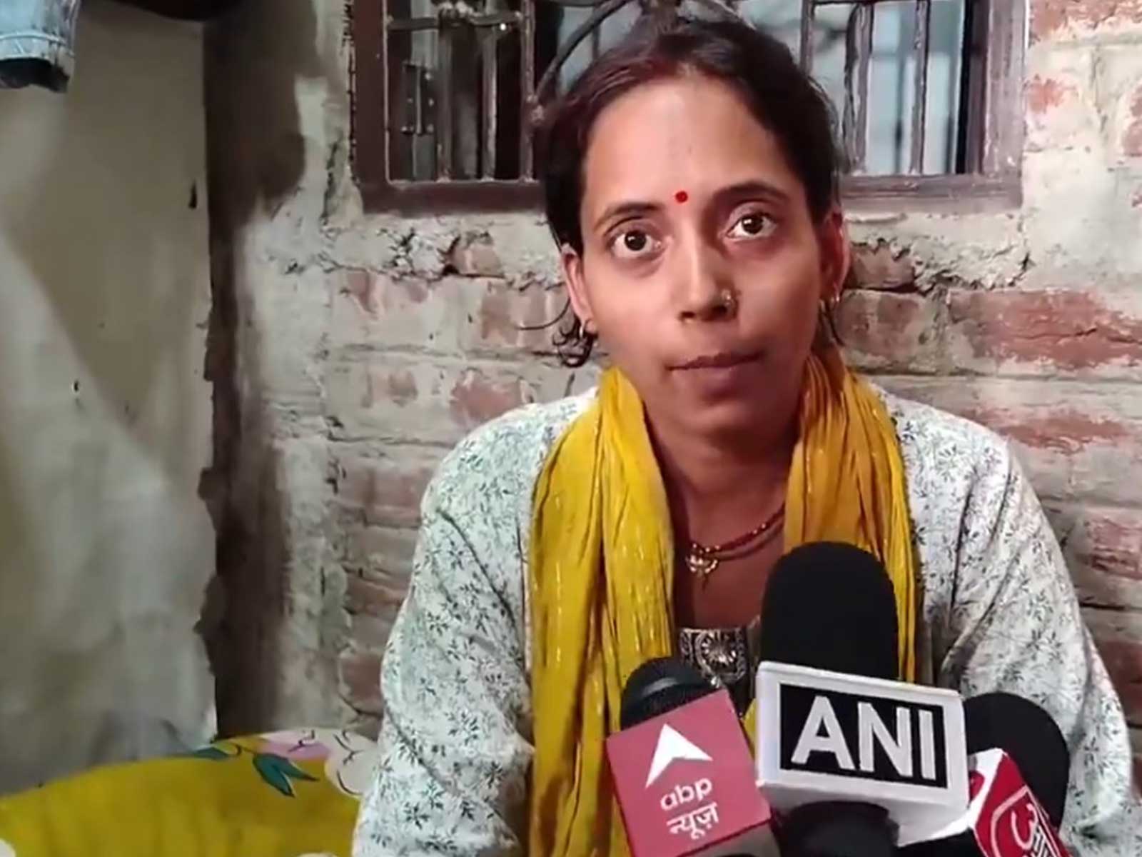 Family members of Bharat Bhushan Tiwari (Photo/ANI) 