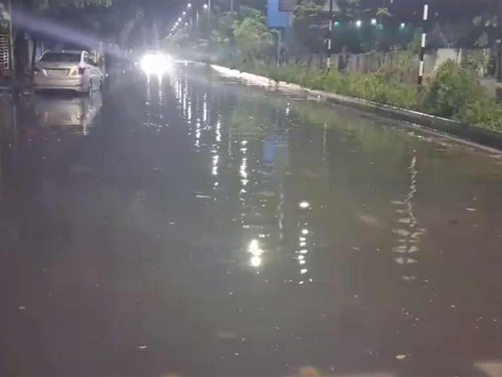 Thunderstorm and rain lashes parts of Ahmedabad (Photo/ANI)