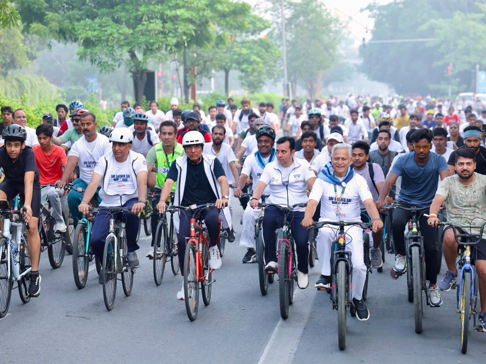 Union Sports Minister Mansukh Mandaviya leads 80th Fit India Sundays on Cycle in New Delhi (Photo: SAI Media)