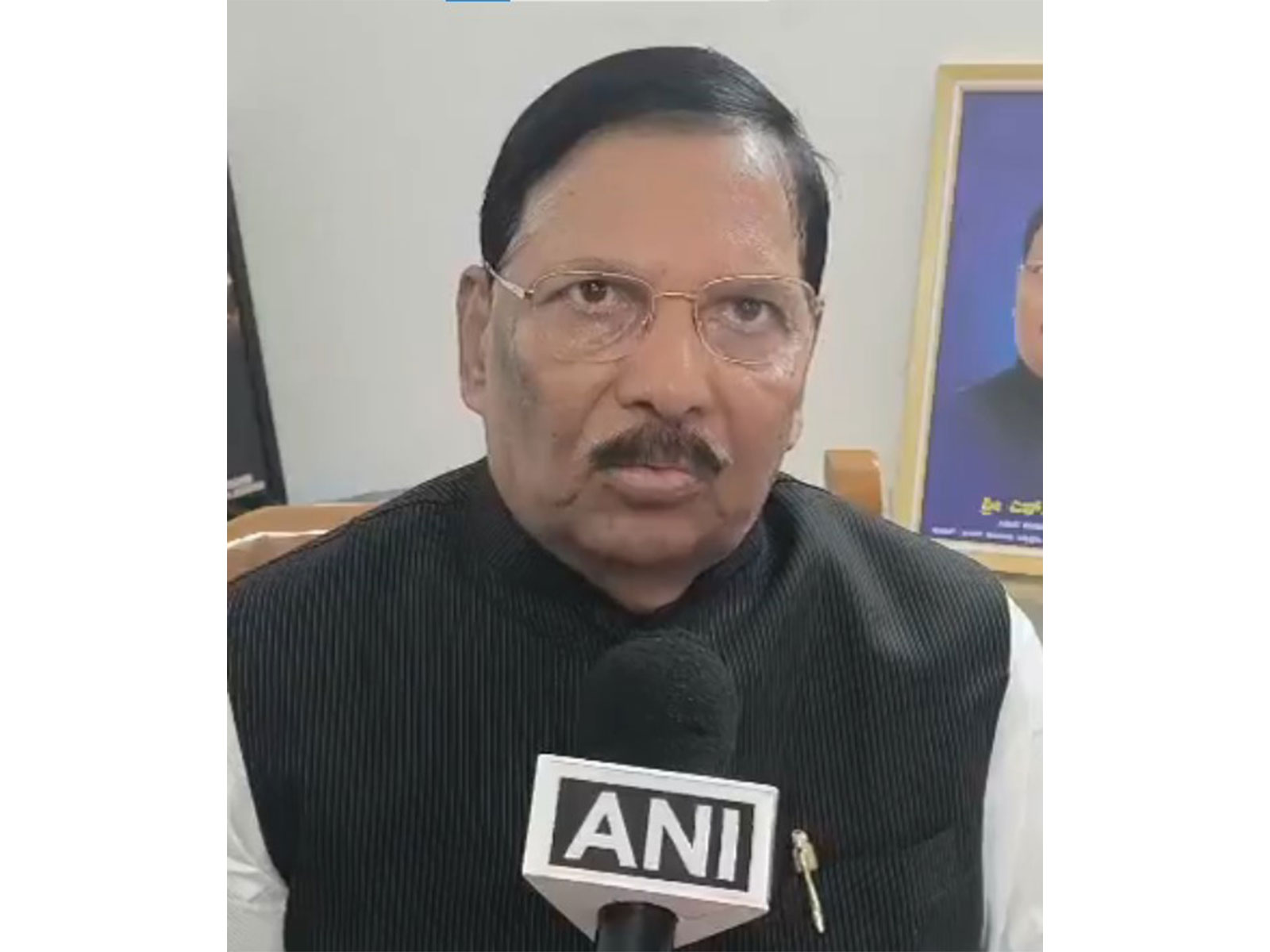 Congress leader FH Jakkappanavar (Photo/ANI)