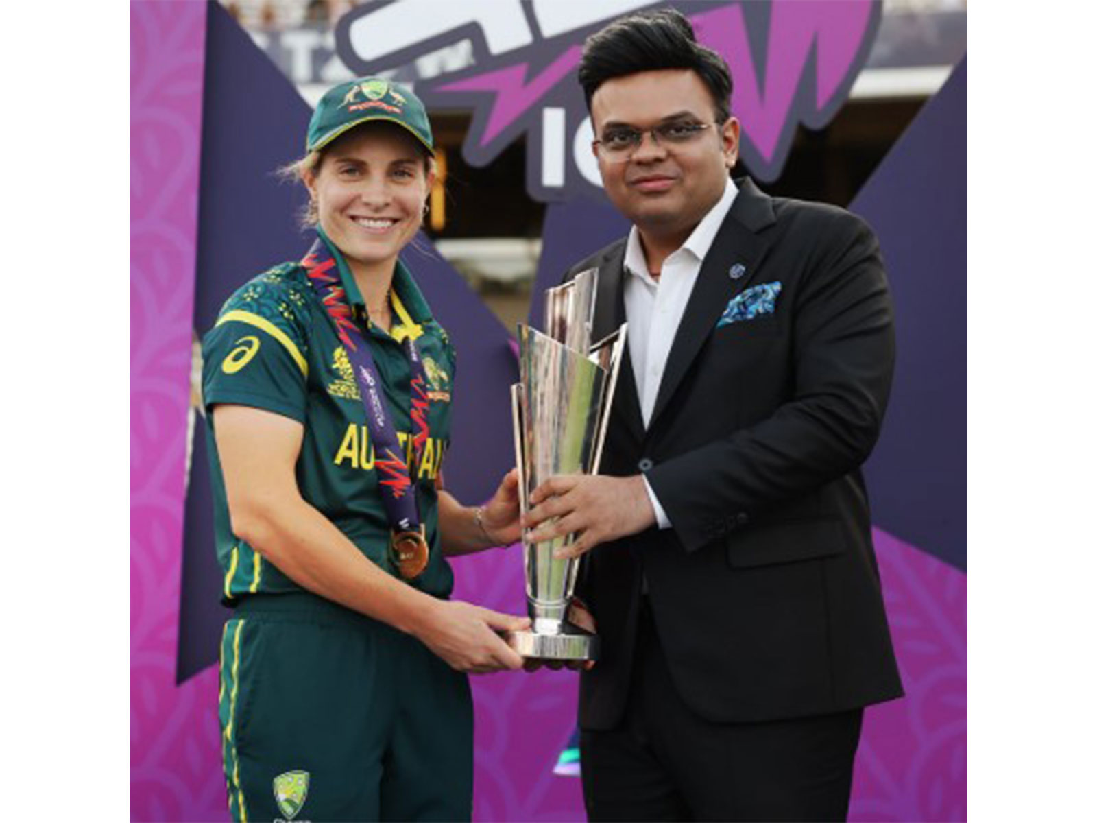 ICC Chairman Jay Shah presenting ICC Women's T20 World Cup 2026 trophy to Australian team captain Sophie Molinuex (Photo: X/ @JayShah)
