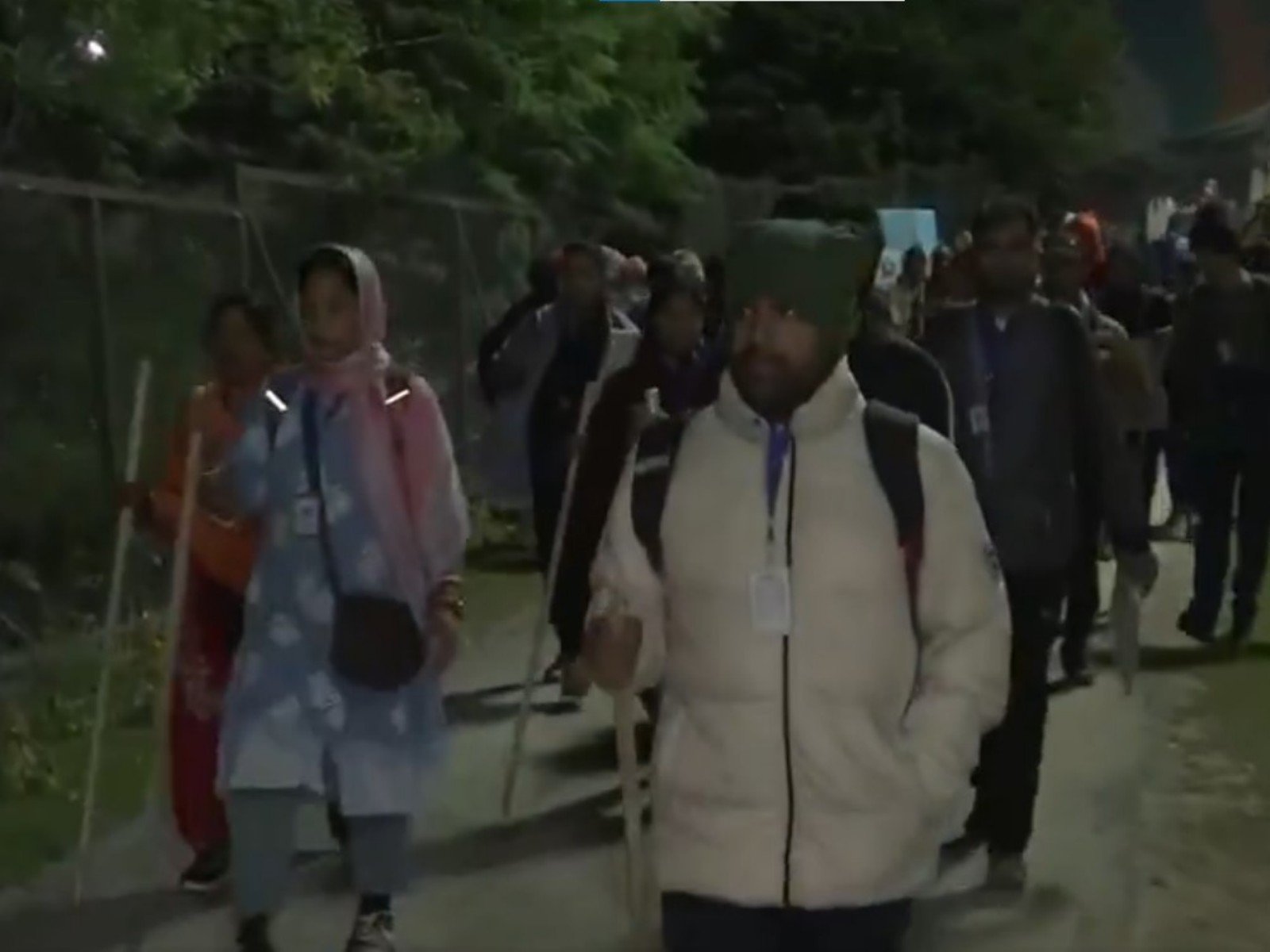 Pilgrims set off for the yatra from Nunwan Base Camp (Photo/ANI)