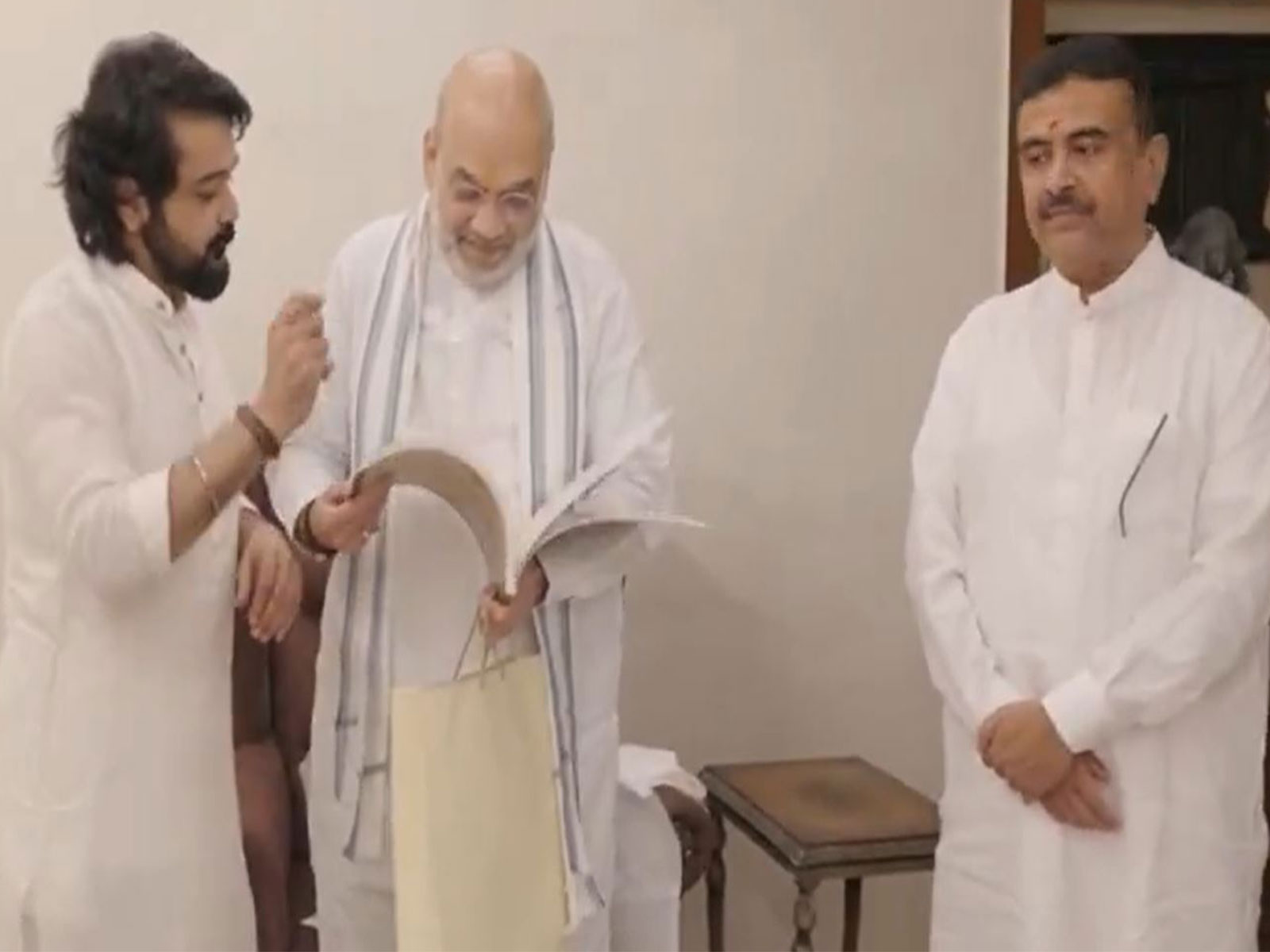 Union Home Minister Amit Shah and actor Prosenjit Chatterjee (Photo/ANI)