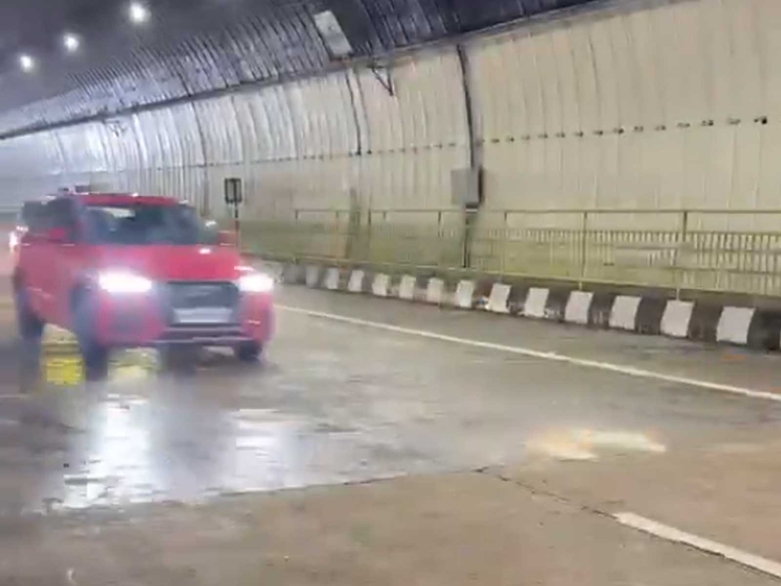 Pune Expressway reopens for vehicular movement after debris (Photo/X@MSRDC_official)