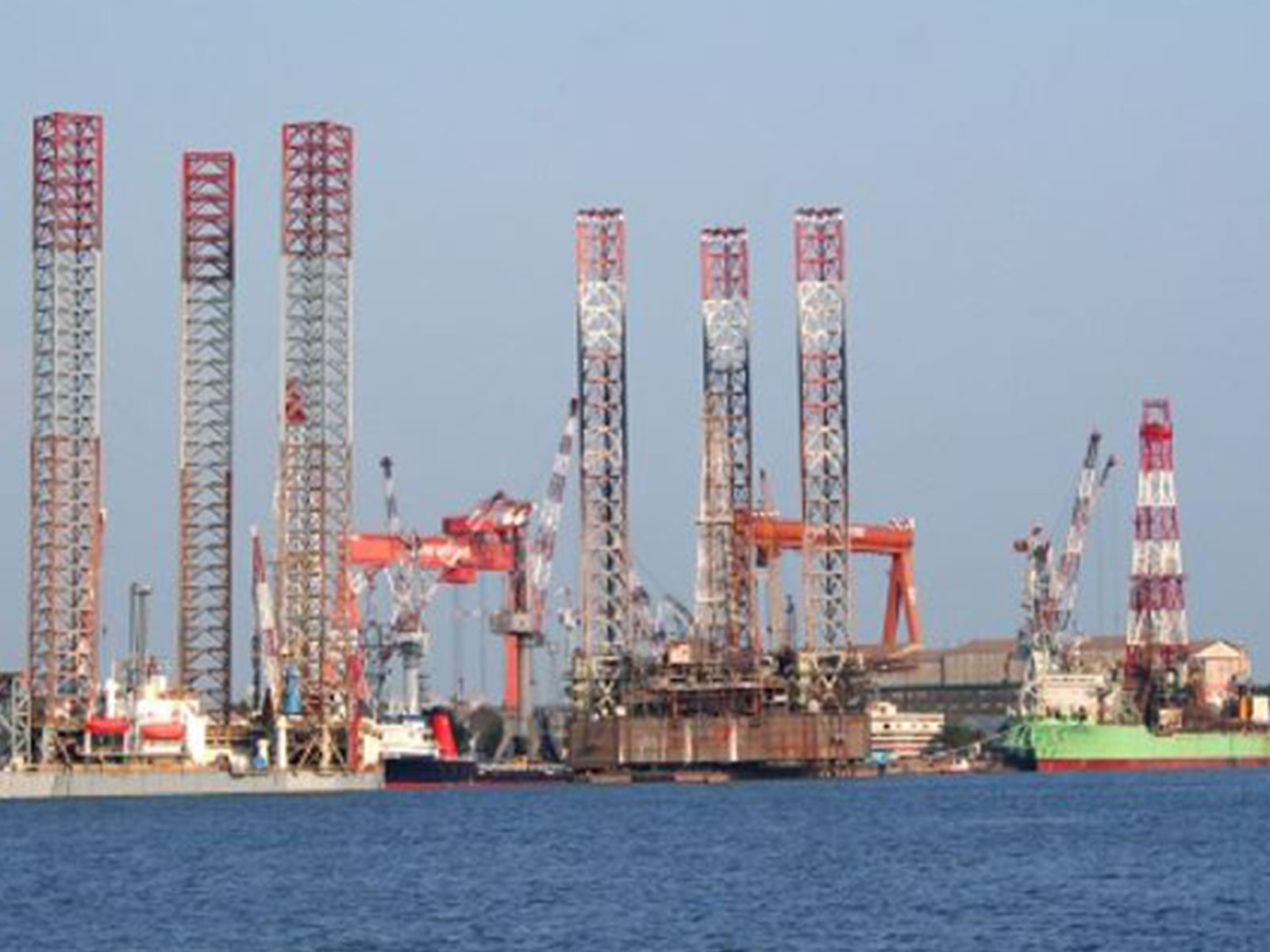  A view of oil rigs at Cochin Shipyard (Photo credit/cochinshipyard.in)
