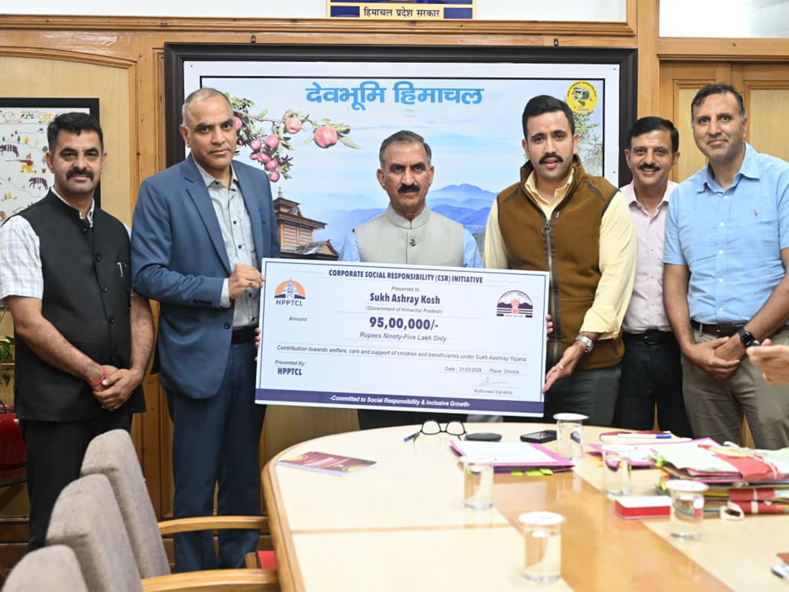 Himachal Pradesh Chief Secretary Kamlesh Kumar Pant and CM  Sukhvinder Singh Sukhu (Photo/CMO)