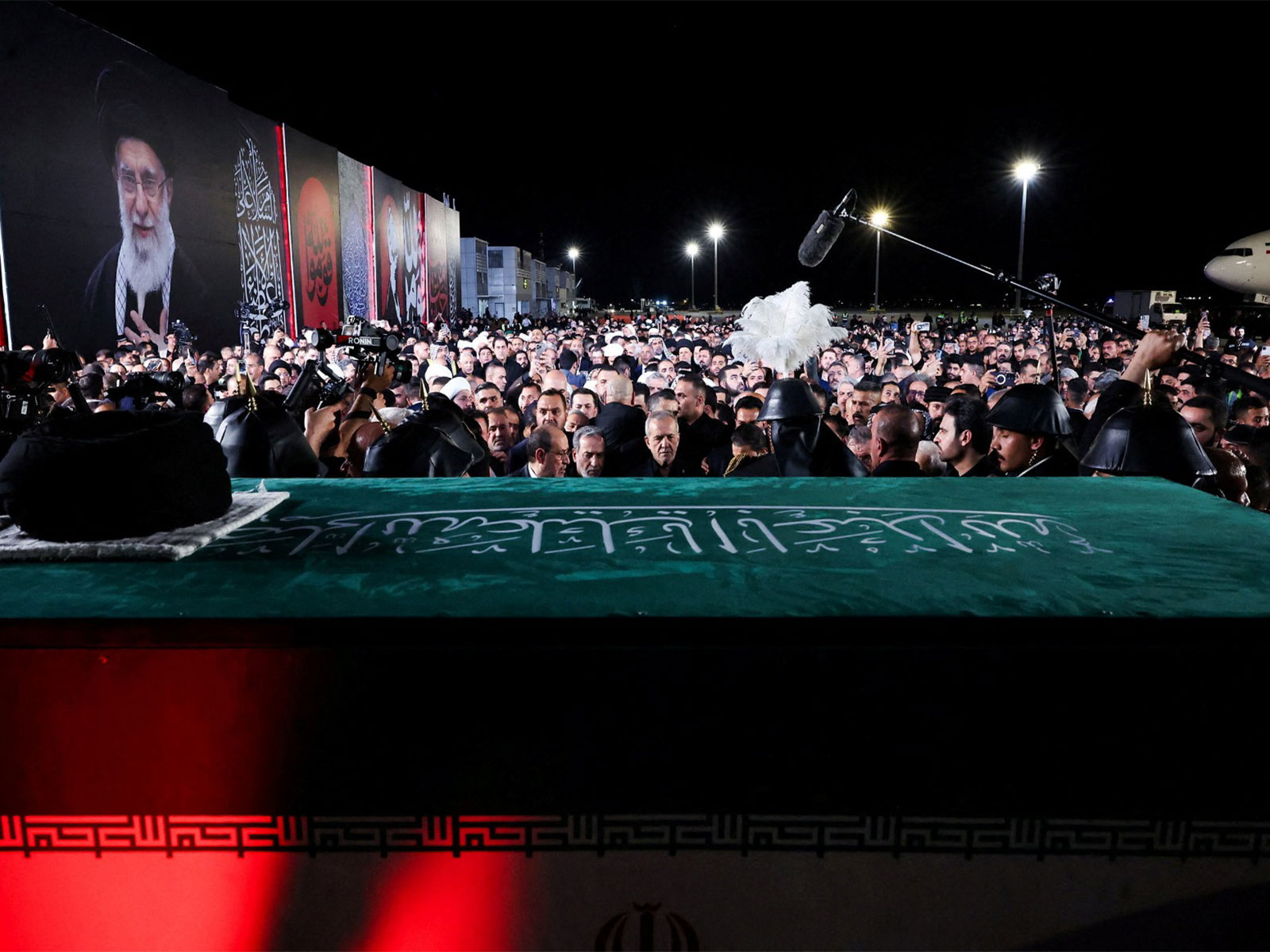 Iranian President Masoud Pezeshkian stands amid mourners gathered around the casket of Iran's late Supreme Leader Ayatollah Ali Khamenei, after its arrival at Najaf International Airport in Najaf, Iraq (Photo/Reuters)