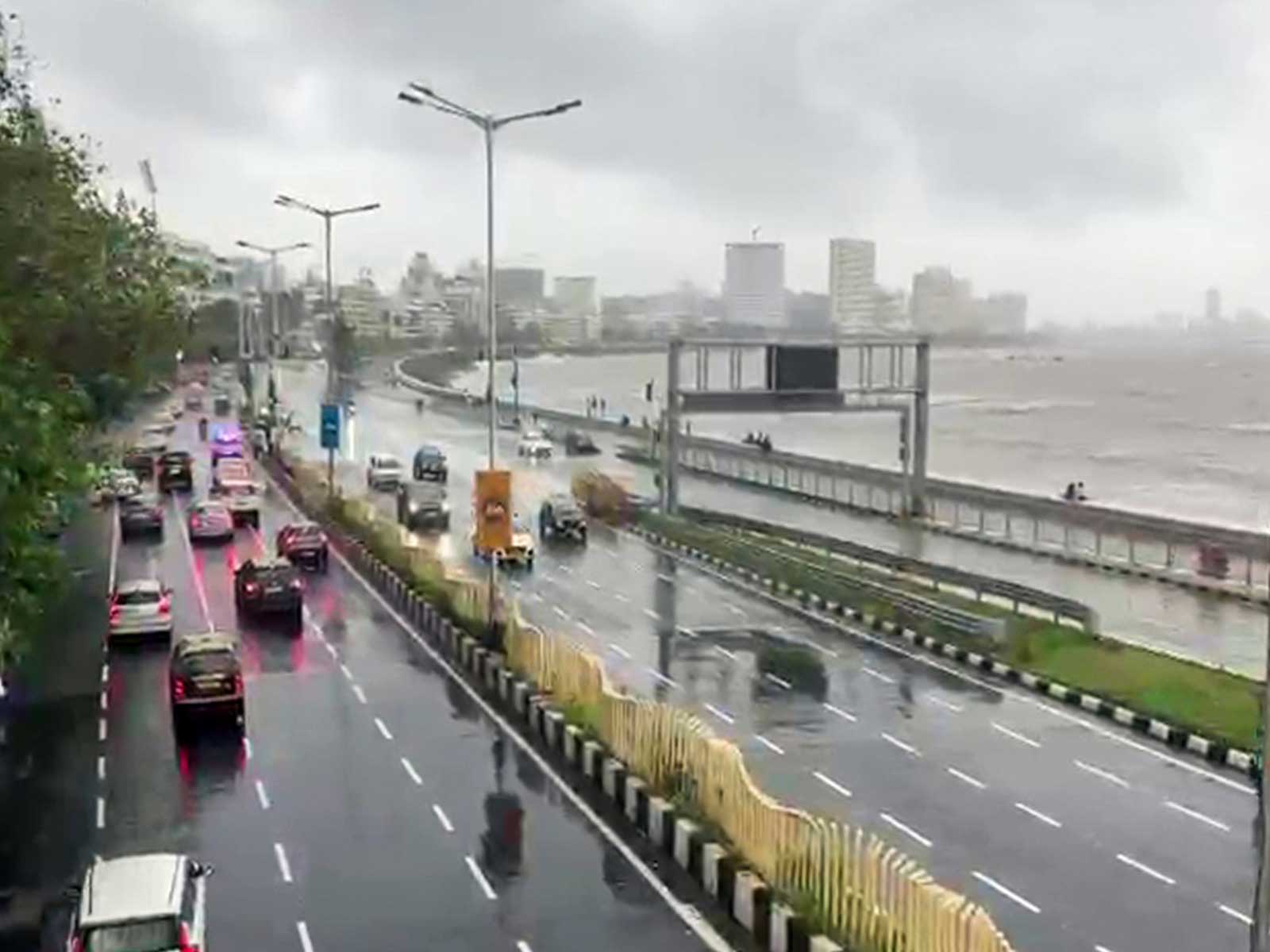 Vehicles ply along rain-lashed Marine Drive amid rough sea conditions in Mumbai (Photo/ANI) 
