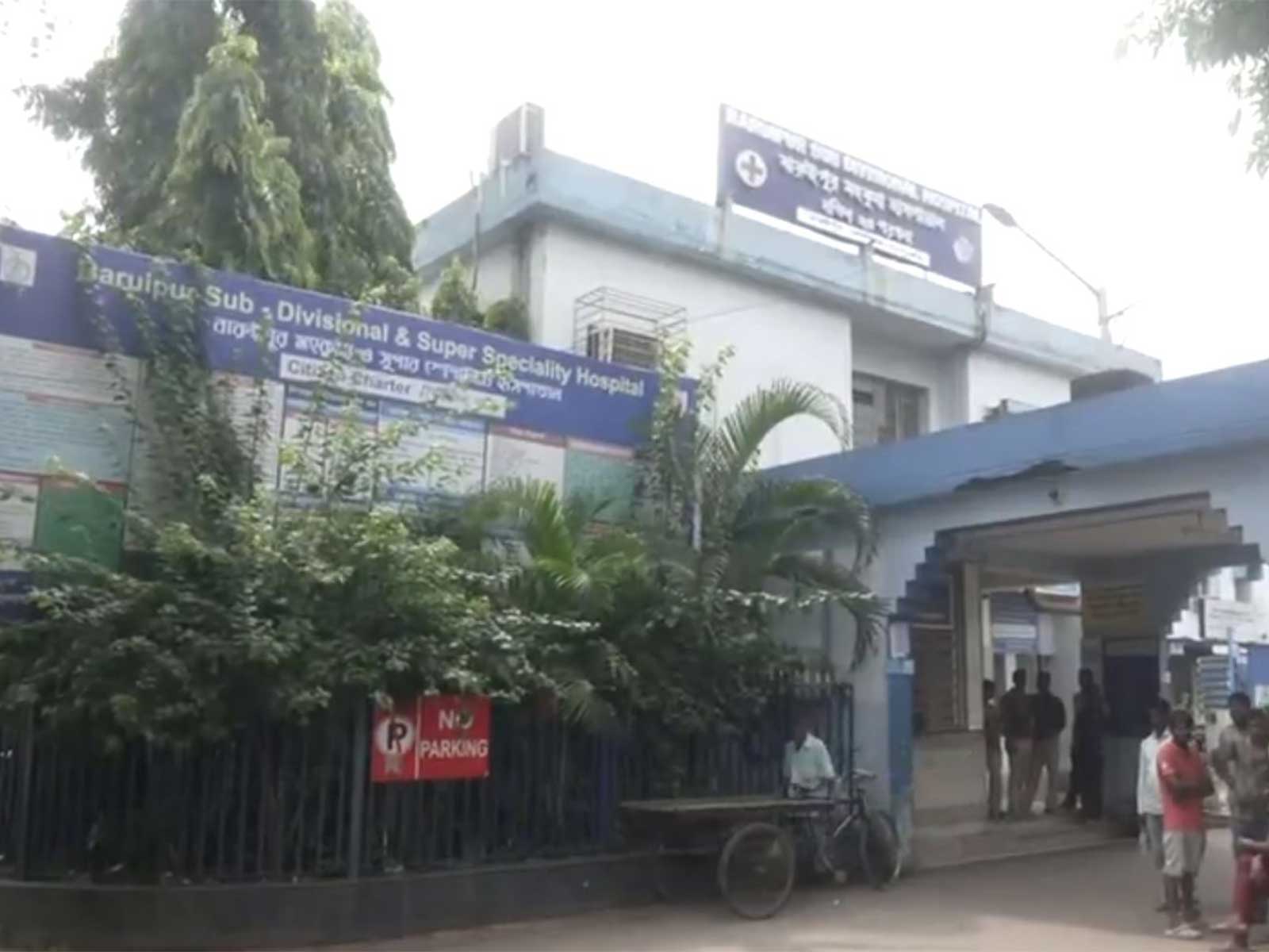 Visuals from outside hospital where deceased accused was brought (Photo/ANI)