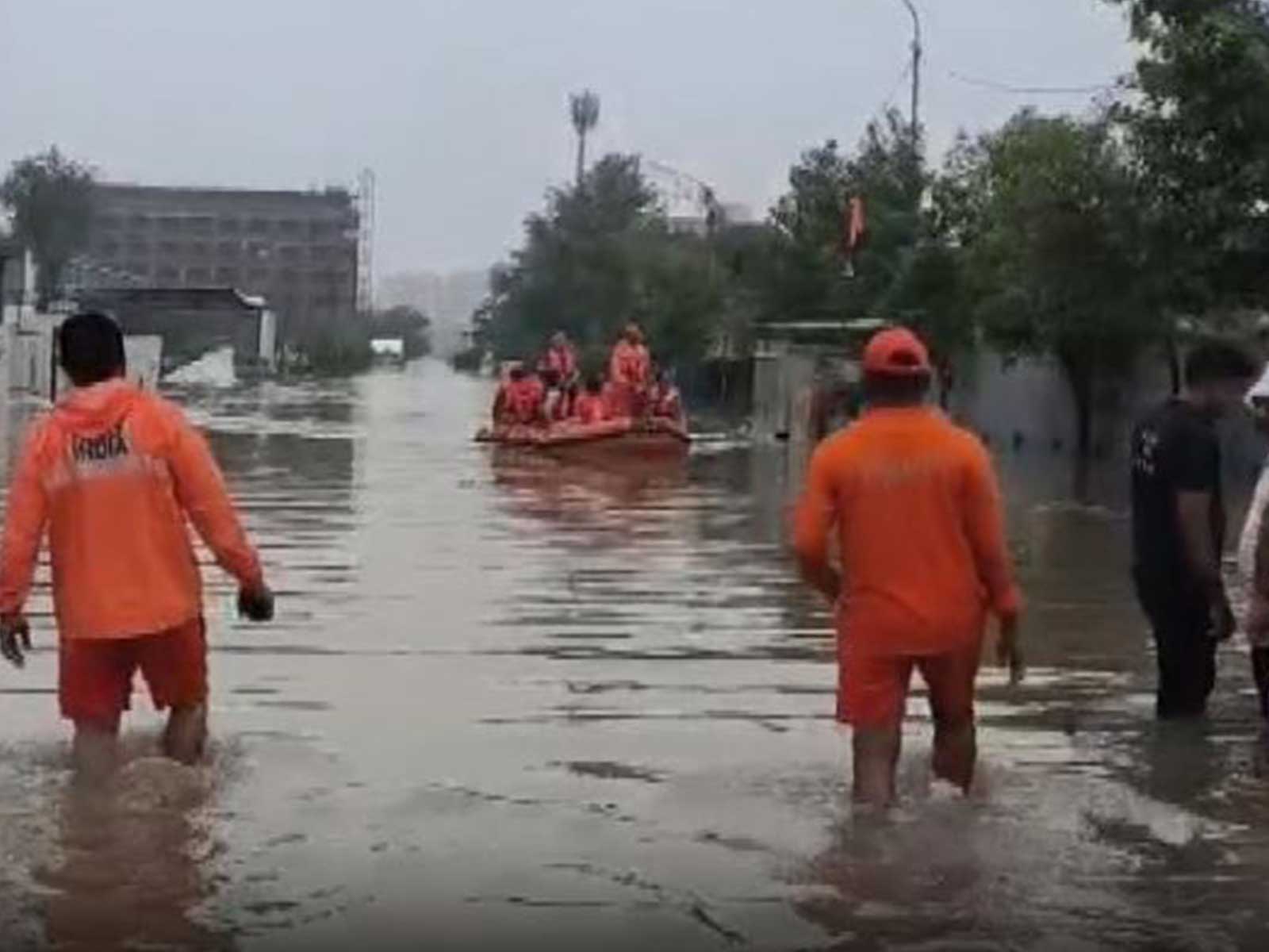 NDRF teams carried out rescue operations in Surat (Photo/NDRF)