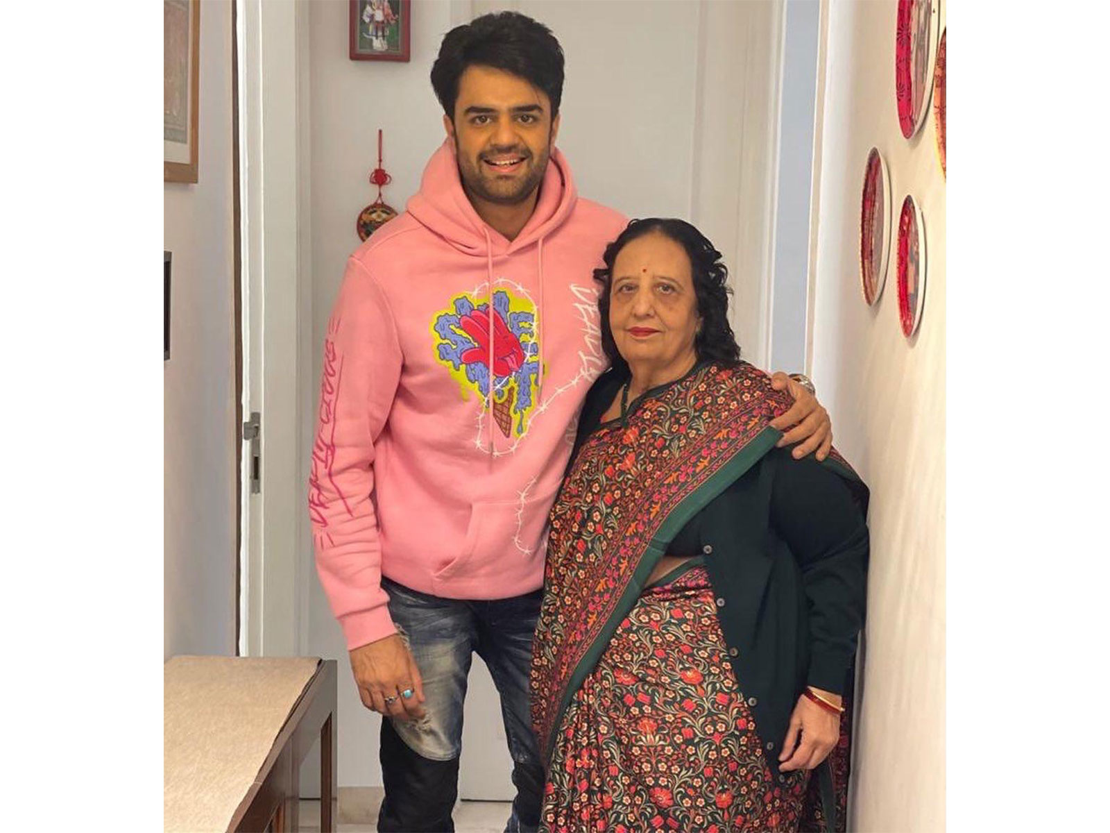 Actor Maniesh Paul's mother passes away (Photo/Instagram@manieshpaul)
